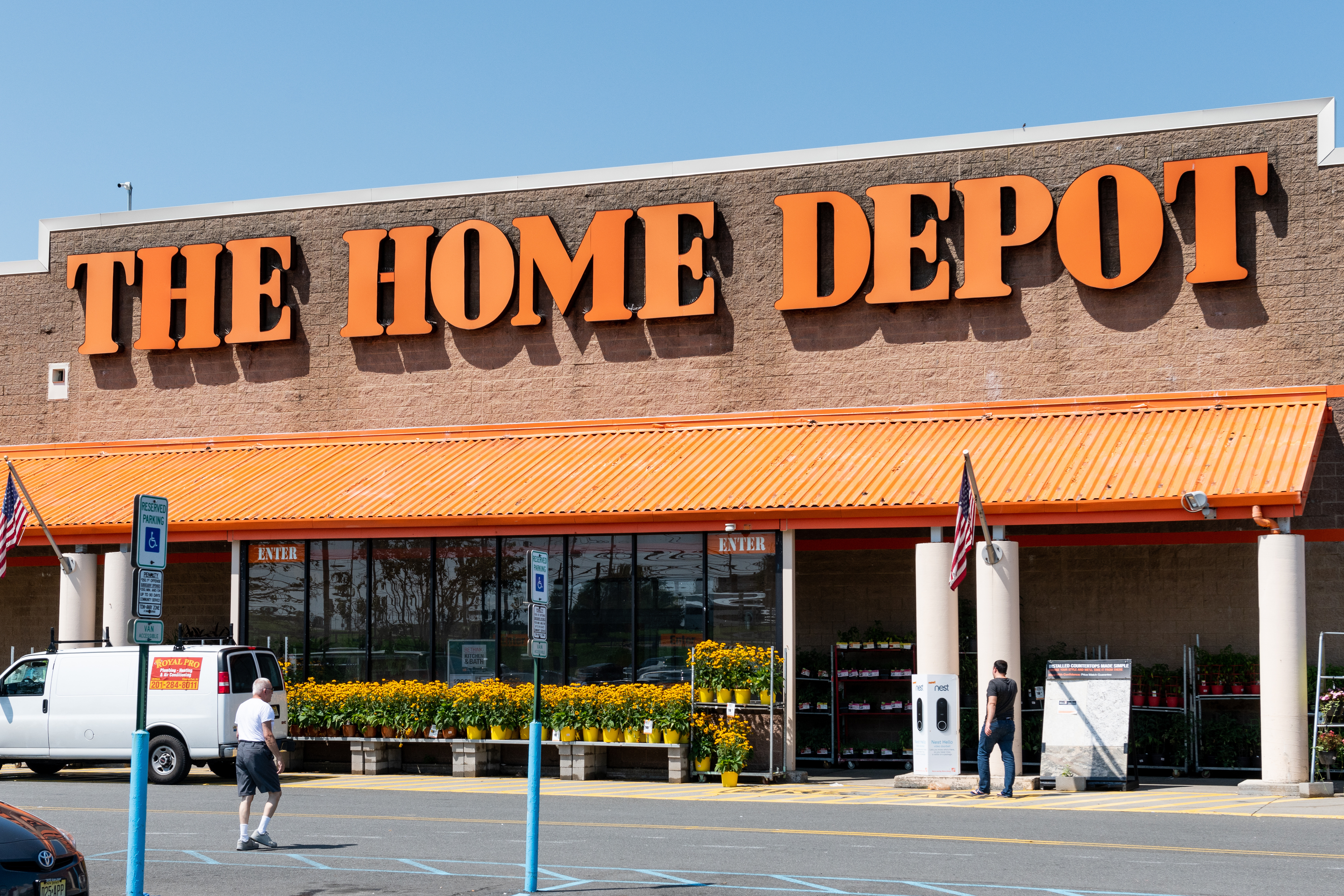 TOTOWA, NJ, UNITED STATES - 2018/08/05: Home Depot store in Totowa, New Jersey. (Photo by Michael Brochstein/SOPA Images/LightRocket via Getty Images)