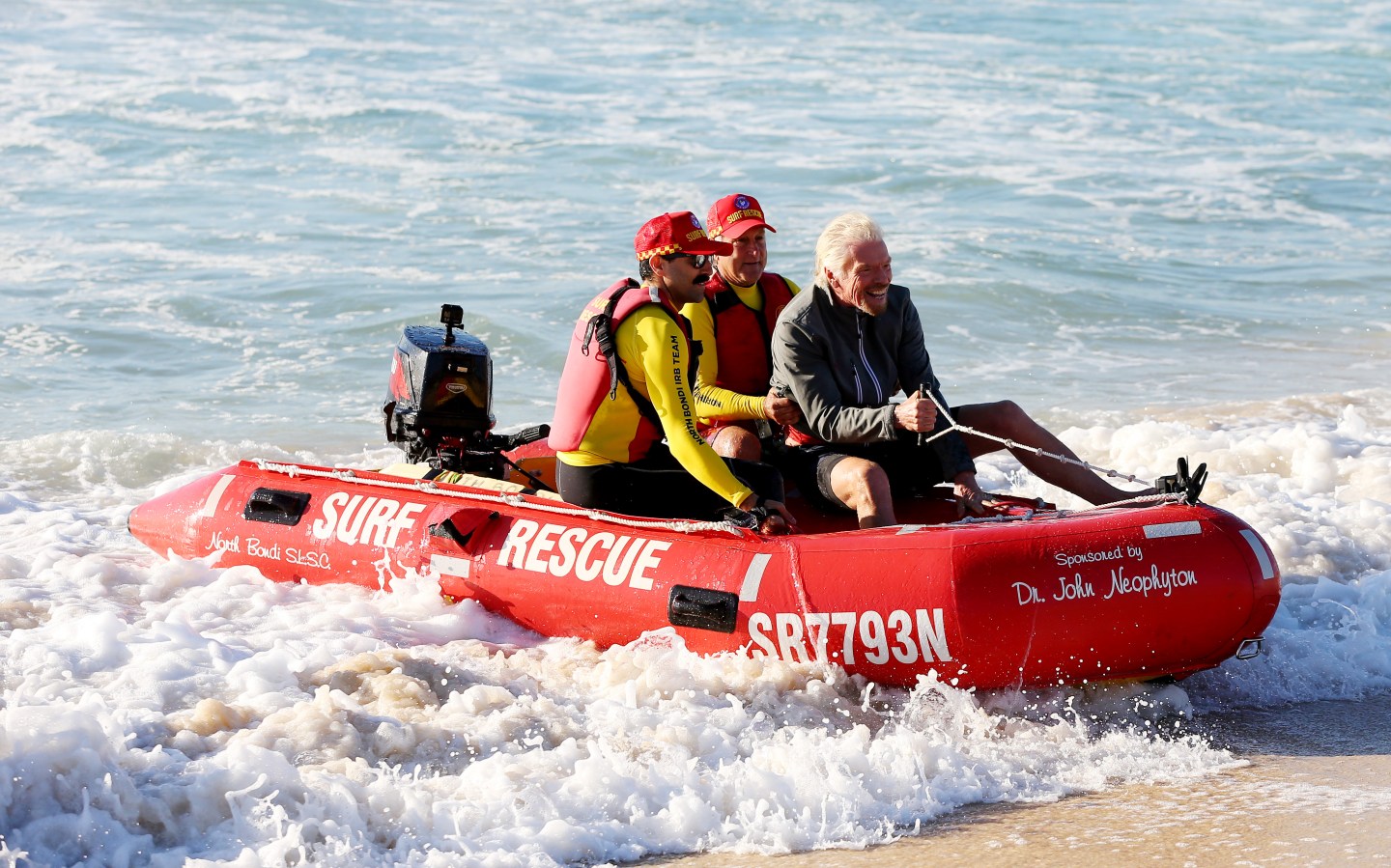 SYDNEY, AUSTRALIA - NOVEMBER 13: Richard Branson arrives at Bondi Beach via a rubber dinghy at Bondi Beach on November 13, 2019 in Sydney, Australia. (Photo by Don Arnold/WireImage)