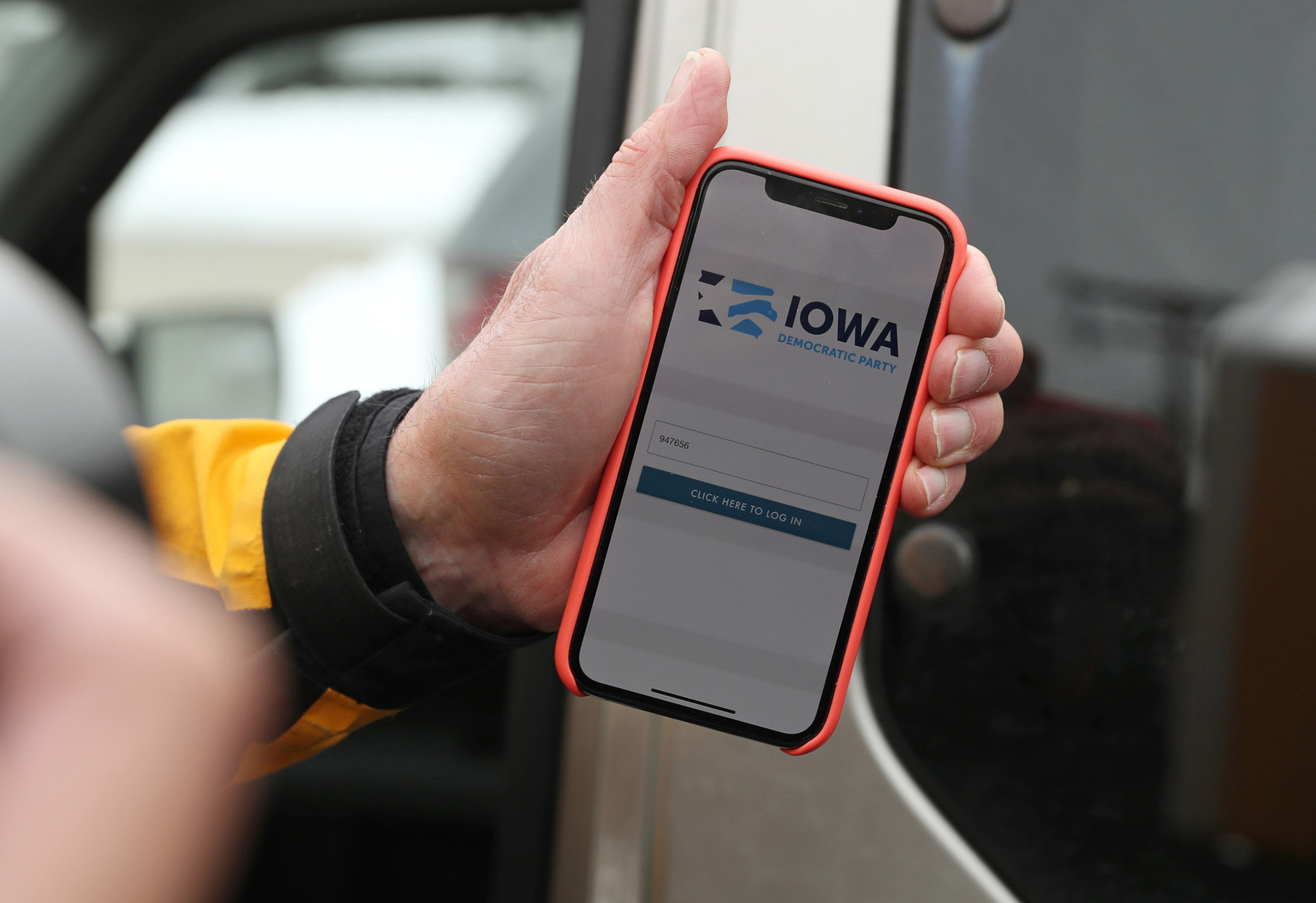 Pete Buttigieg continues to hold lead over Bernie Sanders in Iowa
