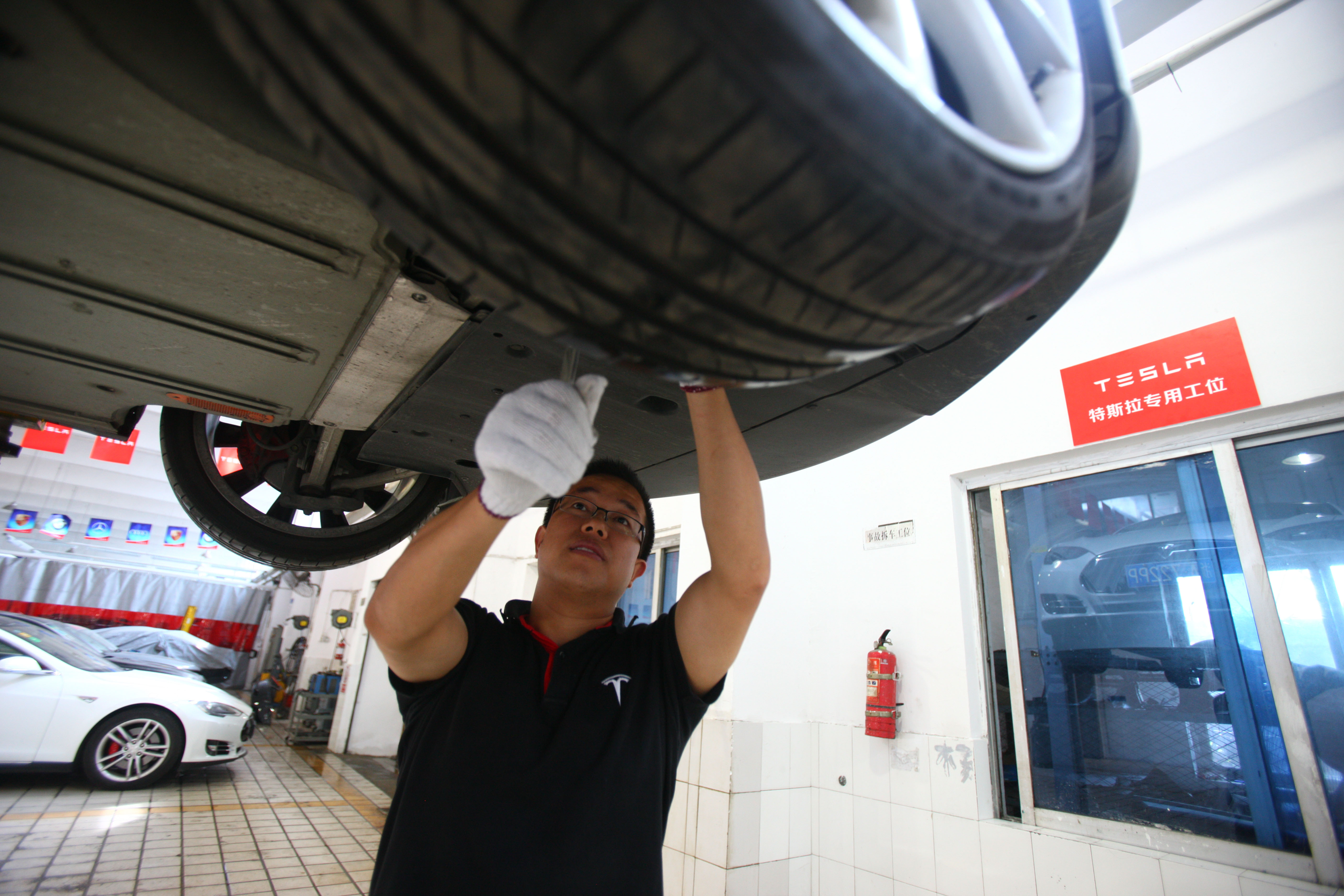 Repair worker in Chinese Tesla facility