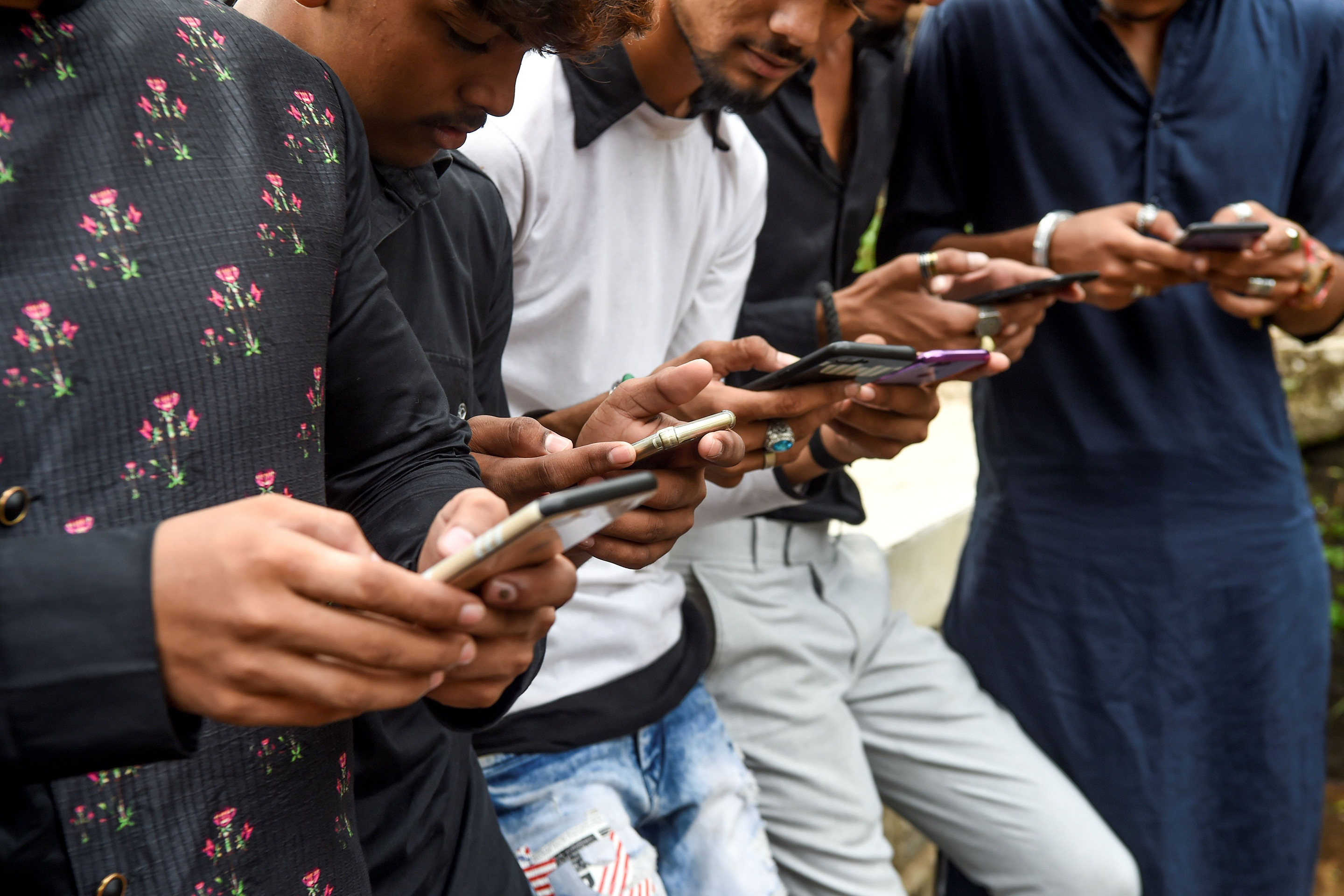 India-Social-Media-Phone