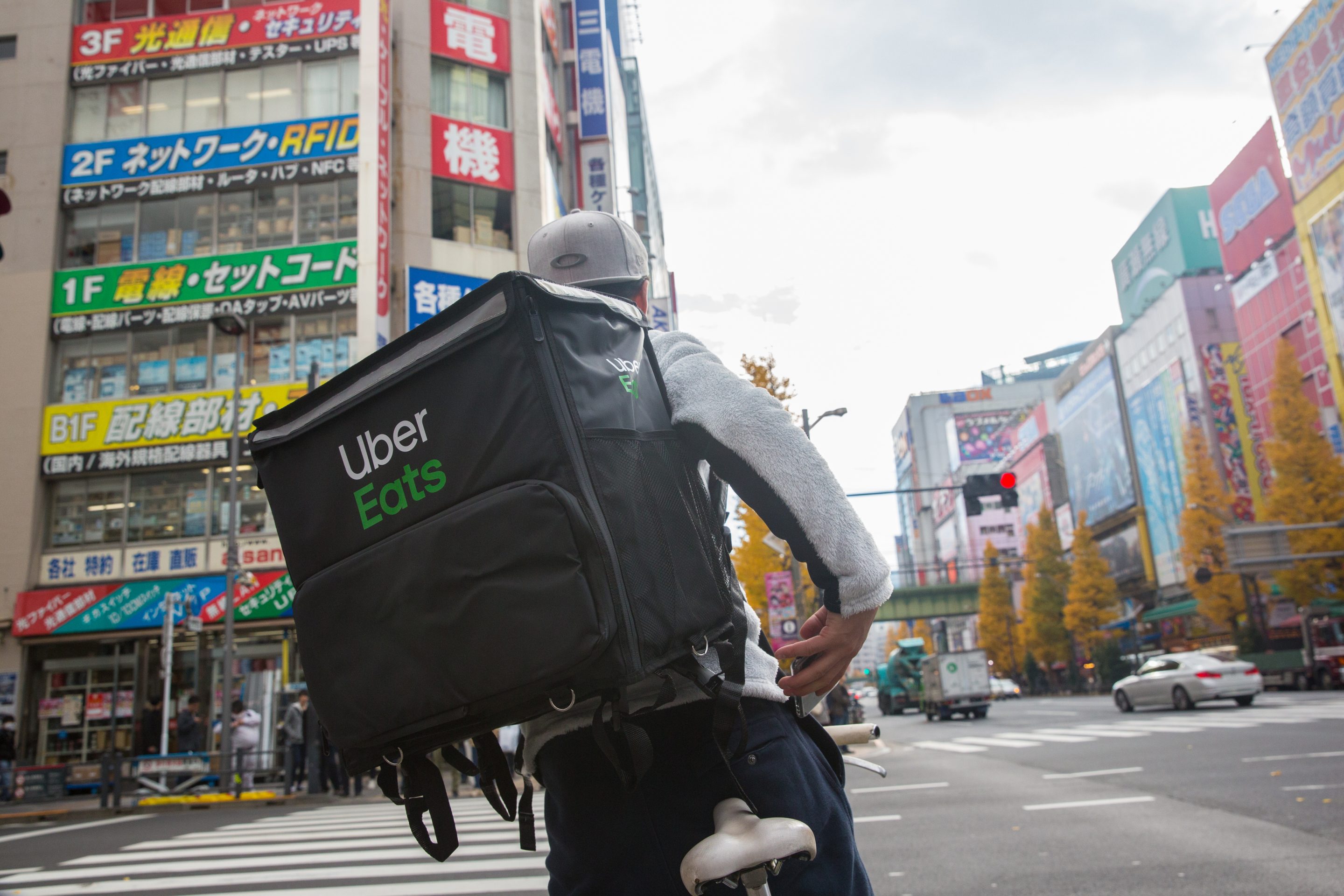 uber eats delivery person