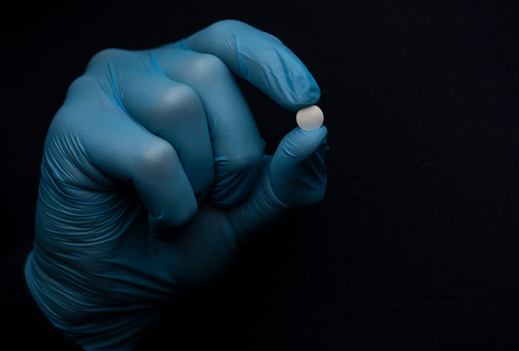 LONDON, UNITED KINGDOM - MARCH 26: In this photo illustration a Hydroxychloroquine Sulfate medication pill is displayed on March 26, 2020 in London, United Kingdom. The Coronavirus (COVID-19) pandemic has spread to many countries across the world, claiming over 20,000 lives and infecting hundreds of thousands more. U.S. President Donald Trump recently promoted Hydroxychloroquine, a common anti-malaria drug, as a potential treatment for COVID-19 when combined with the antibiotic azithromycin. “HYDROXYCHLOROQUINE & AZITHROMYCIN, taken together, have a real chance to be one of the biggest game changers in the history of medicine,” President Trump tweeted last week. (Photo by John Phillips/Getty Images)