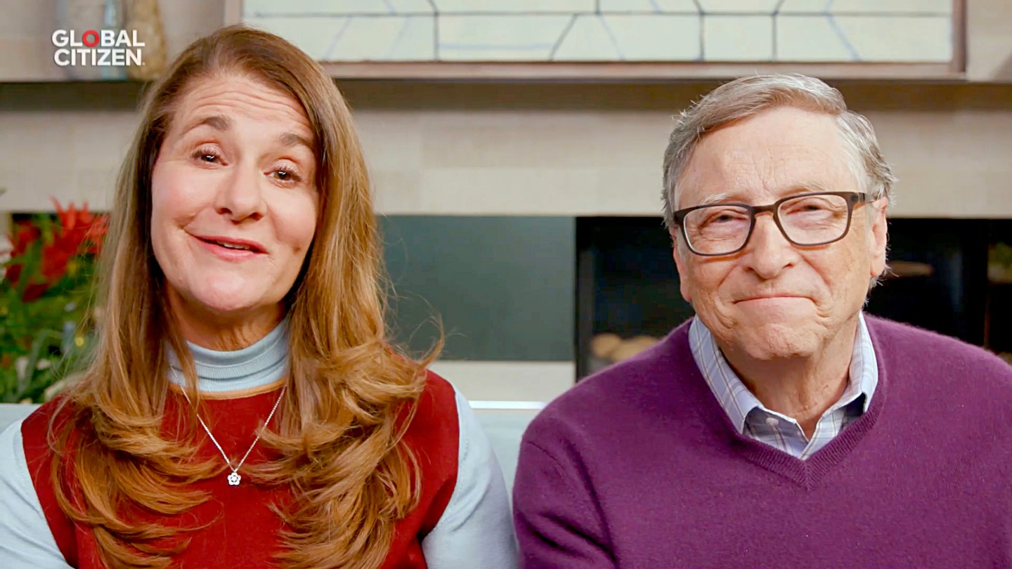 Bill Gates explains how to beat the coronavirus pandemic