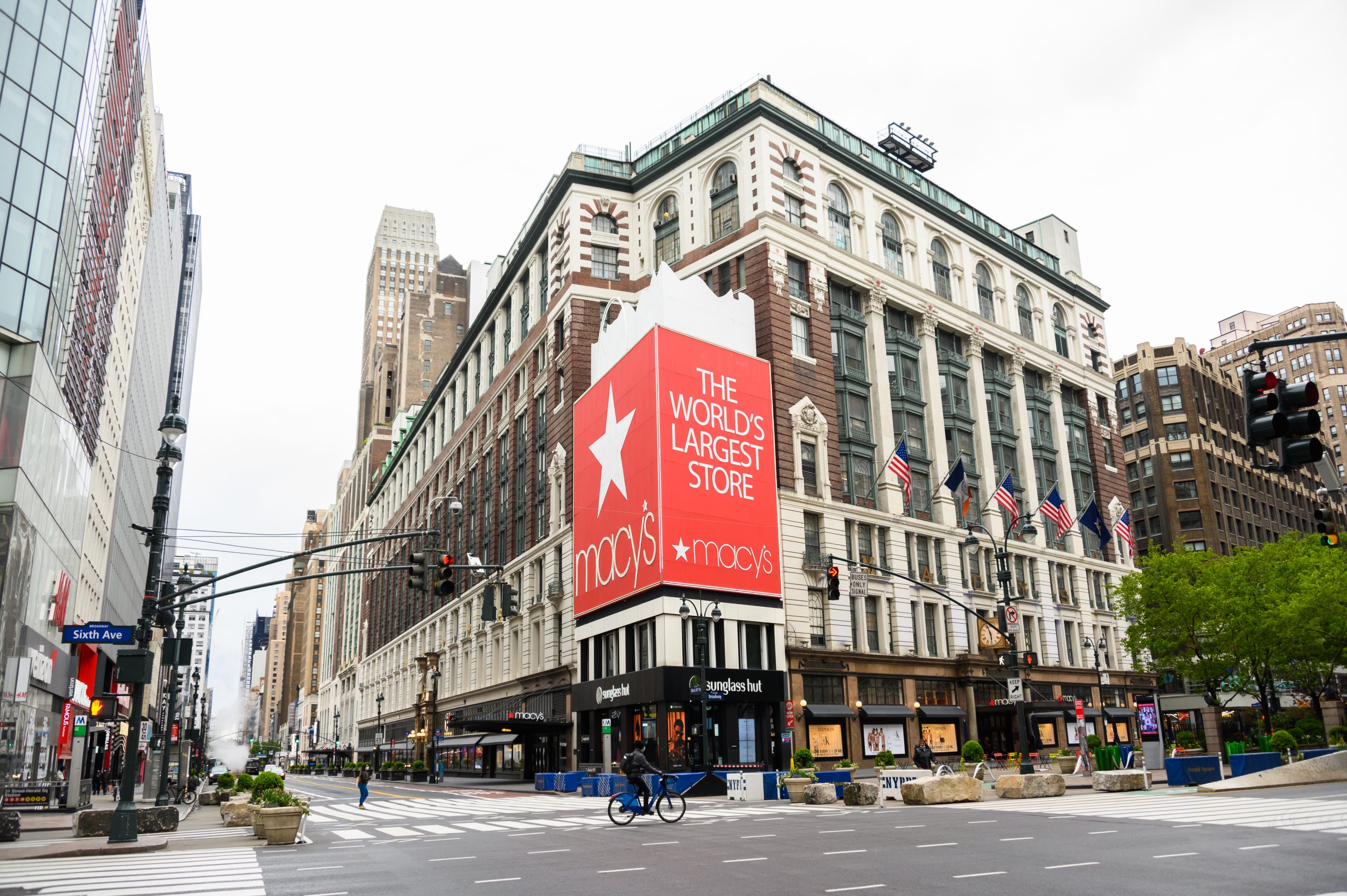 NEW YORK, NEW YORK - APRIL 27: A view outside Macy's Harald Square during the coronavirus pandemic on April 27, 2020 in New York City. COVID-19 has spread to most countries around the world, claiming over 211,000 lives with over 3 million infections reported. (Photo by Noam Galai/Getty Images)