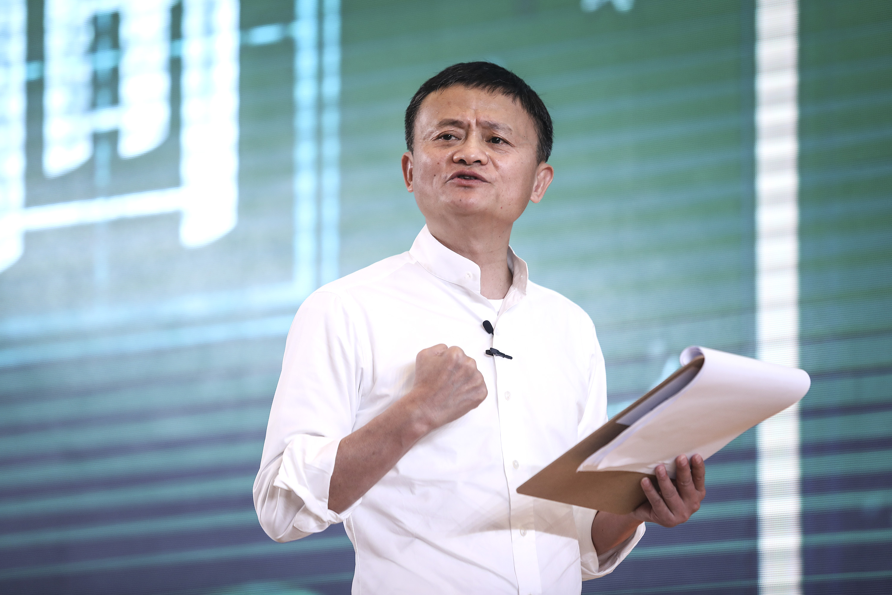 Jack Ma, the founder of Alibaba Group, will be leaving the board of SoftBank, it was announced today. SoftBank also disclosed huge losses at its Vision Fund. Wire photography: Wang He—Getty Images