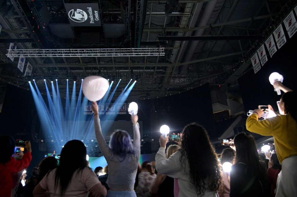 Seventeen In Concert - Newark, NJ