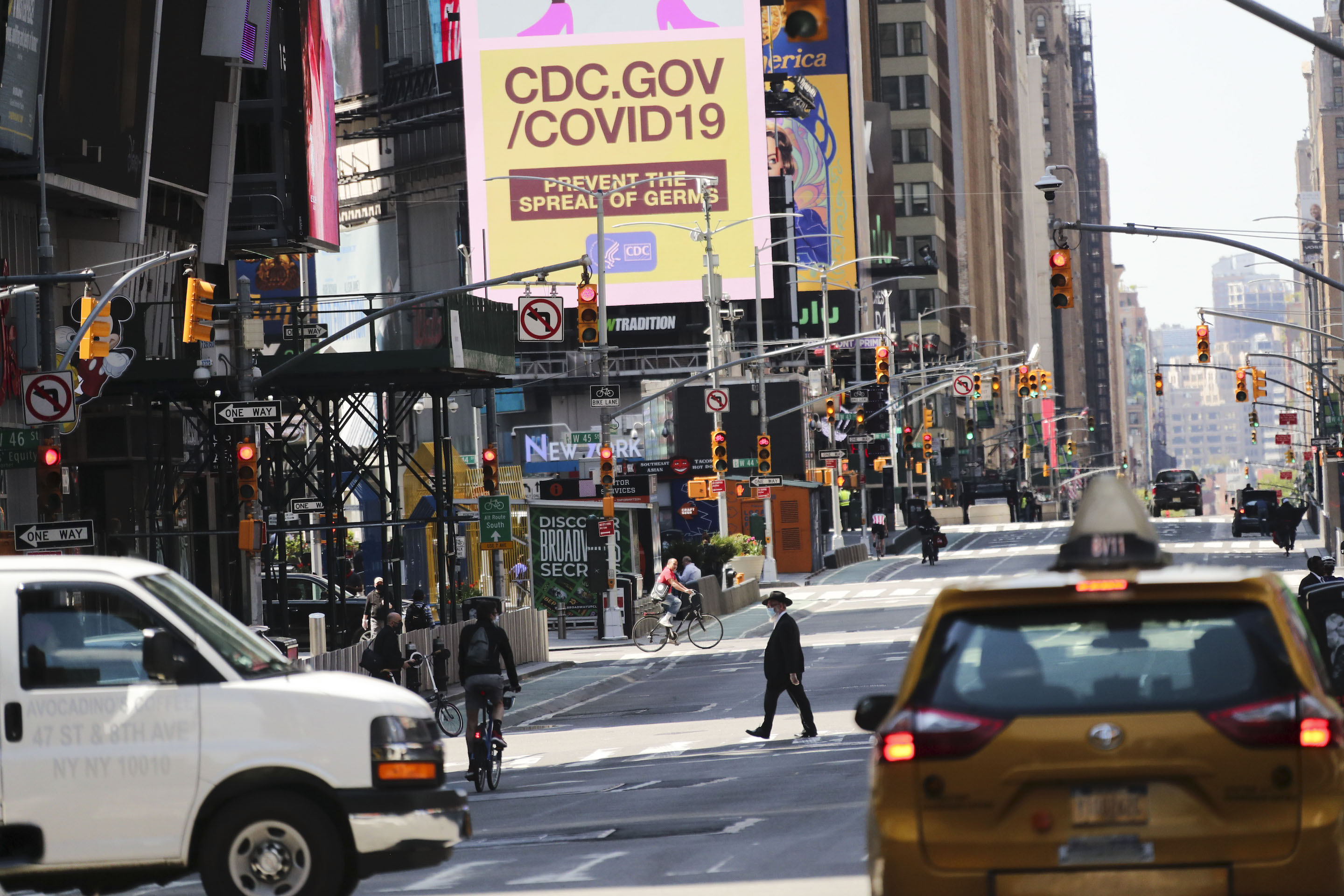 NEW YORK, May 5, 2020 -- Photo taken on May 4, 2020 shows Times Square in New York, the United States.
Amid the ongoing COVID-19 pandemic, New York Governnor Andrew Cuomo on Monday outlined additional guidelines regarding when regions can reopen.
According to the Governor's Press Office, the state will monitor four core factors to determine if a region can reopen: number of new infections, health care capacity, diagnostic testing capacity and contact tracing capacity. (Photo by Wang Ying/Xinhua via Getty)