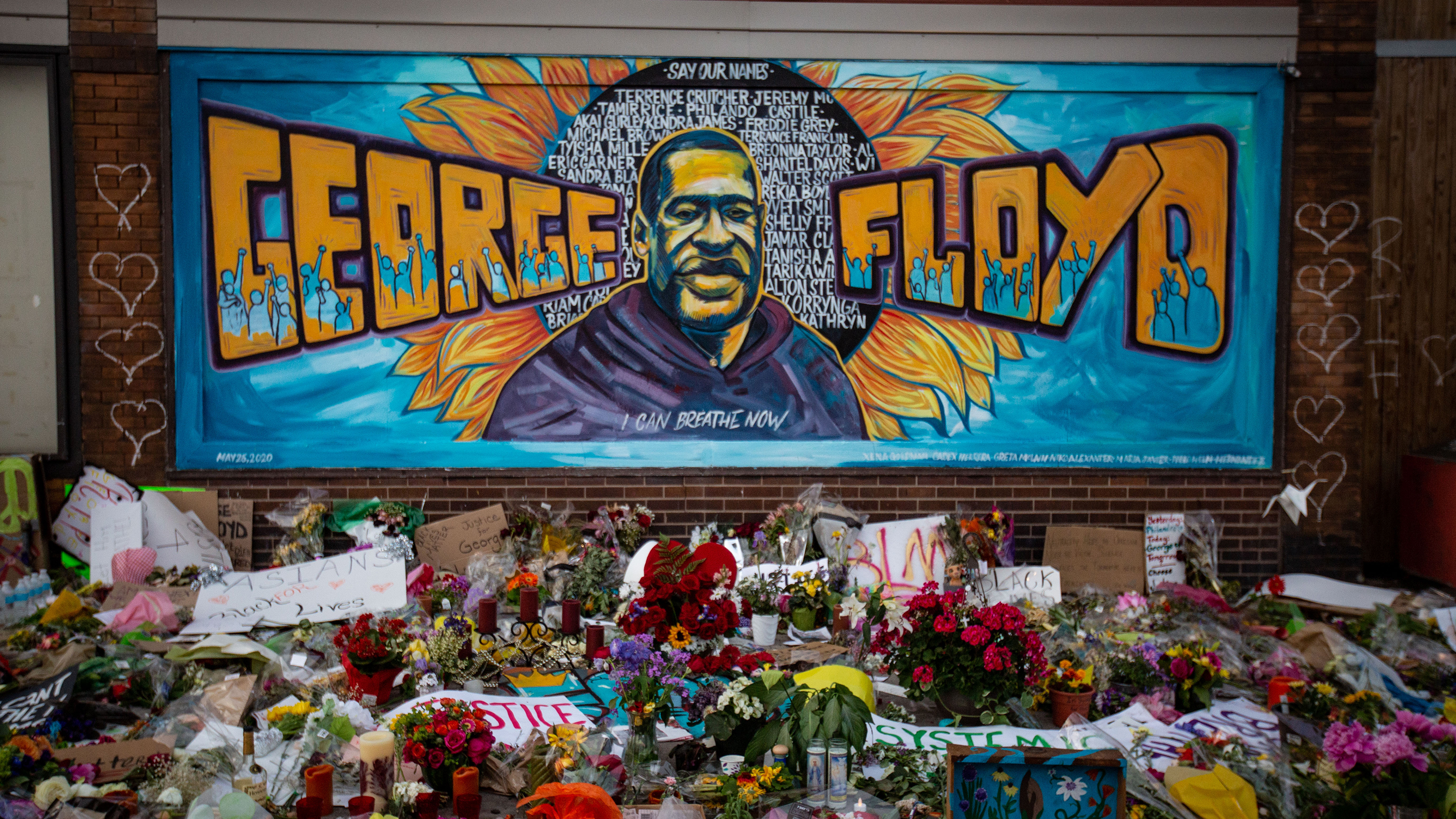 MINNEAPOLIS , MINNESOTA - MAY 31: The makeshift memorial and mural outside Cup Foods where George Floyd was murdered by a Minneapolis police officer on Sunday, May 31, 2020 in Minneapolis , Minnesota. (Jason Armond / Los Angeles Times via Getty Images)