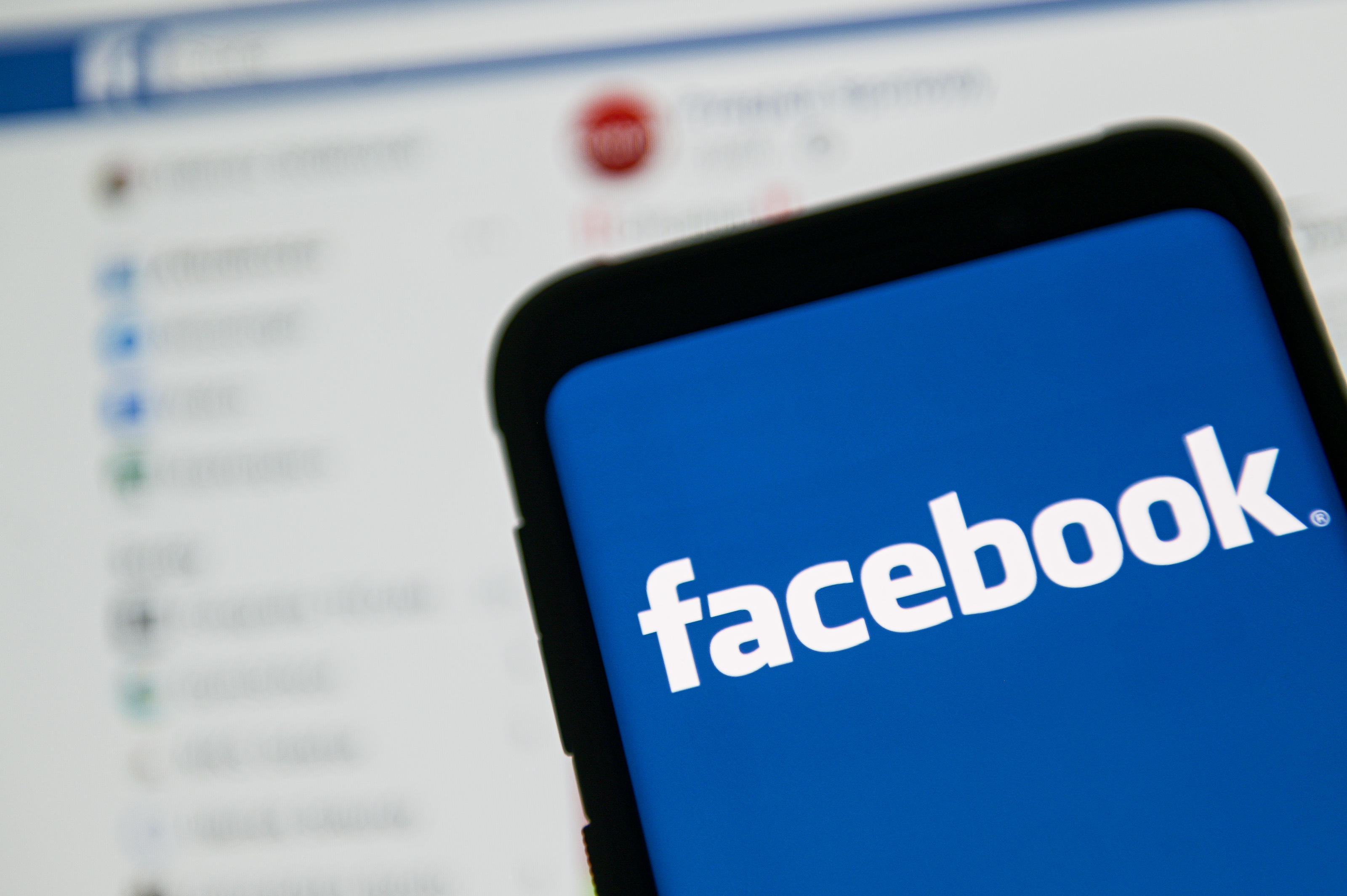 Facebook faces a new employee discrimination complaint. 
