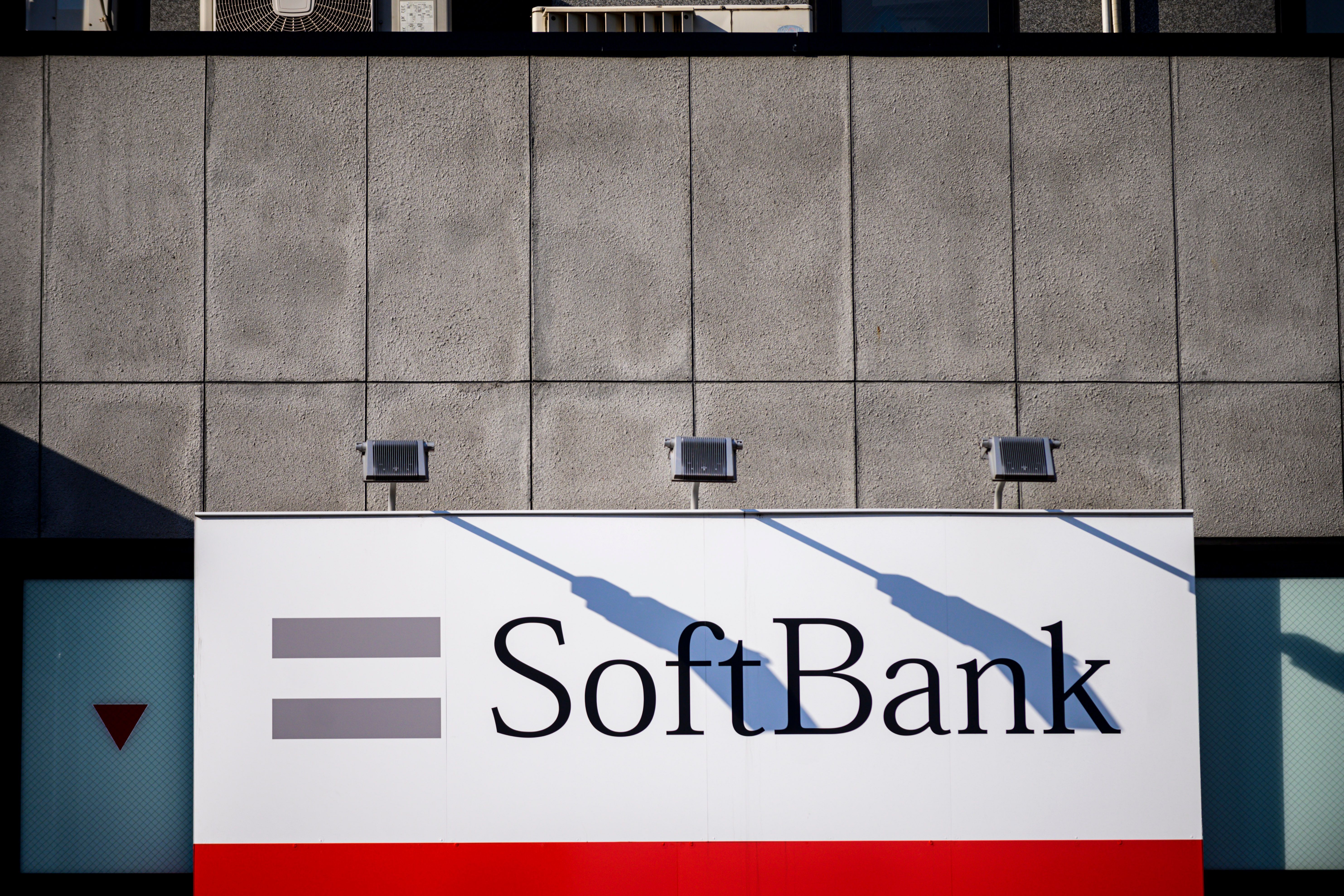 This picture shows a SoftBank logo in Tokyo on June 16, 2020. - SoftBank Group gained 2.79 percent to 5,042 yen after the telecom and investment giant said it was considering selling its T-Mobile shares as part of plans to buy back its own stocks and reduce debts. (Photo by Behrouz MEHRI / AFP) (Photo by BEHROUZ MEHRI/AFP via Getty Images)