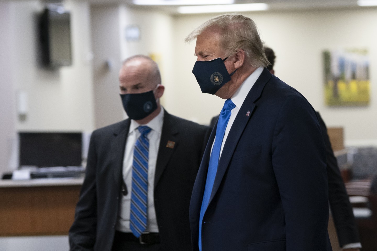 Trump wears a mask at Walter reed