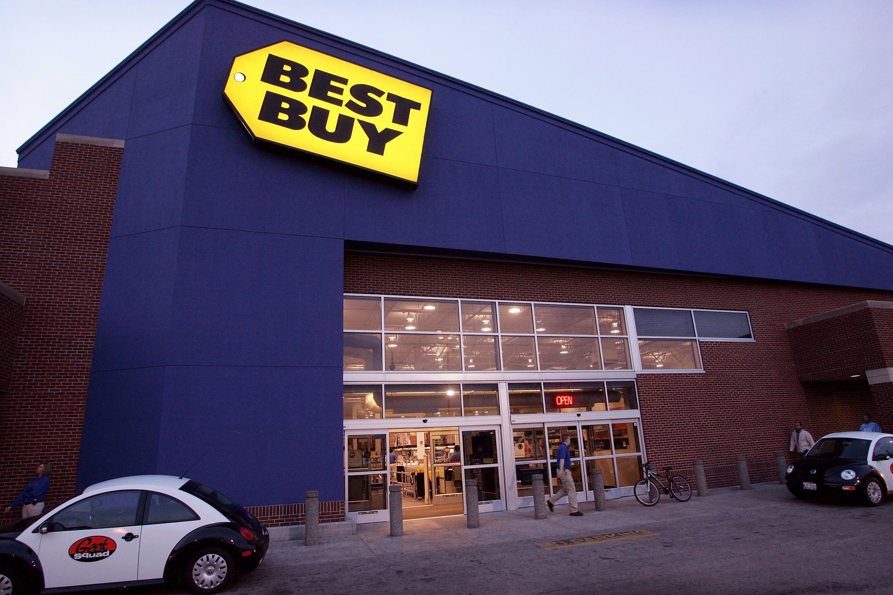 Best Buy will require shoppers to wear face masks as of July 15, 2020. (Photo by Scott Olson/Getty Images)