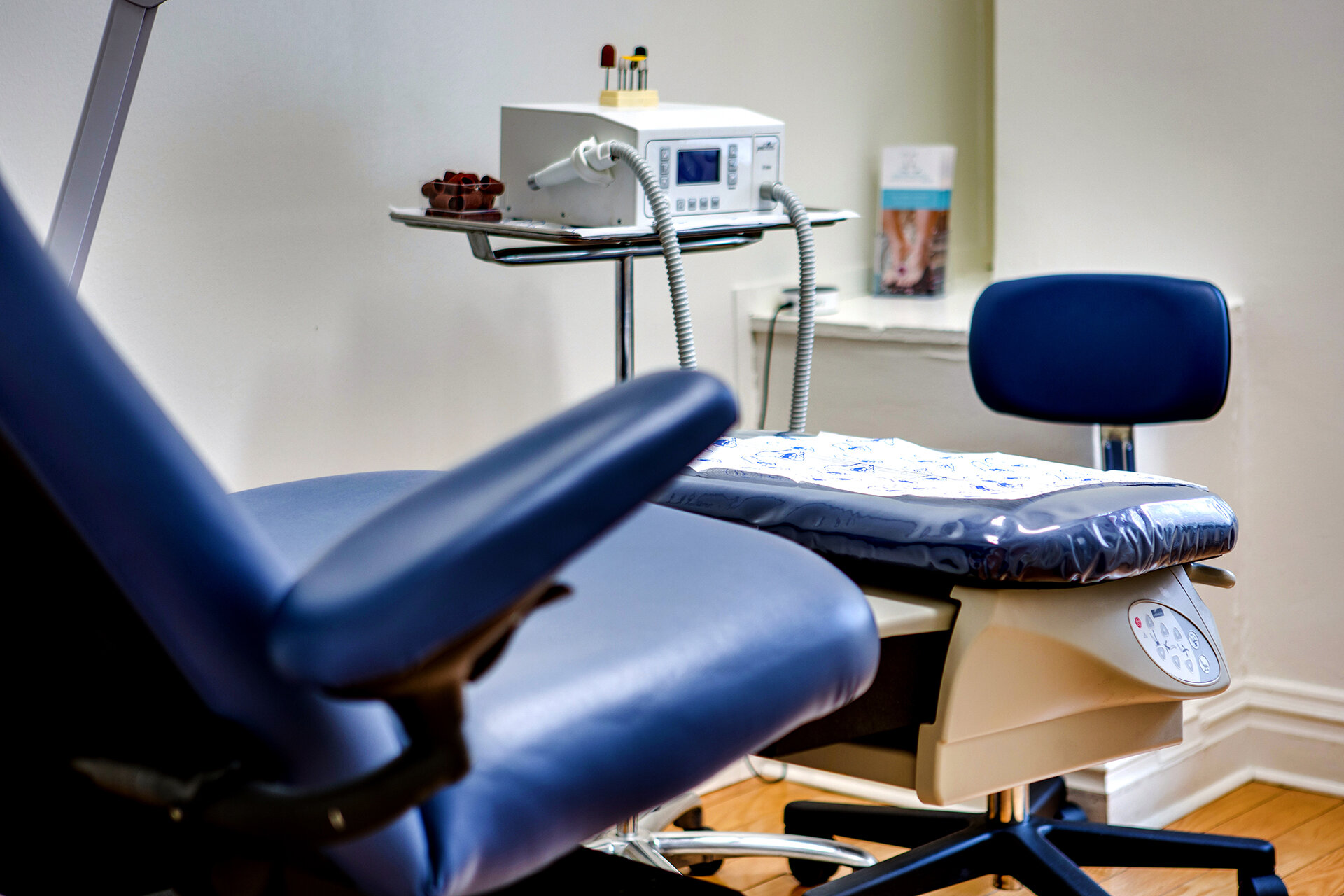 All medical nail technicians must wash their hands before and after each client, and technicians must dispose of head coverings, gloves, and surgical face masks after every client.