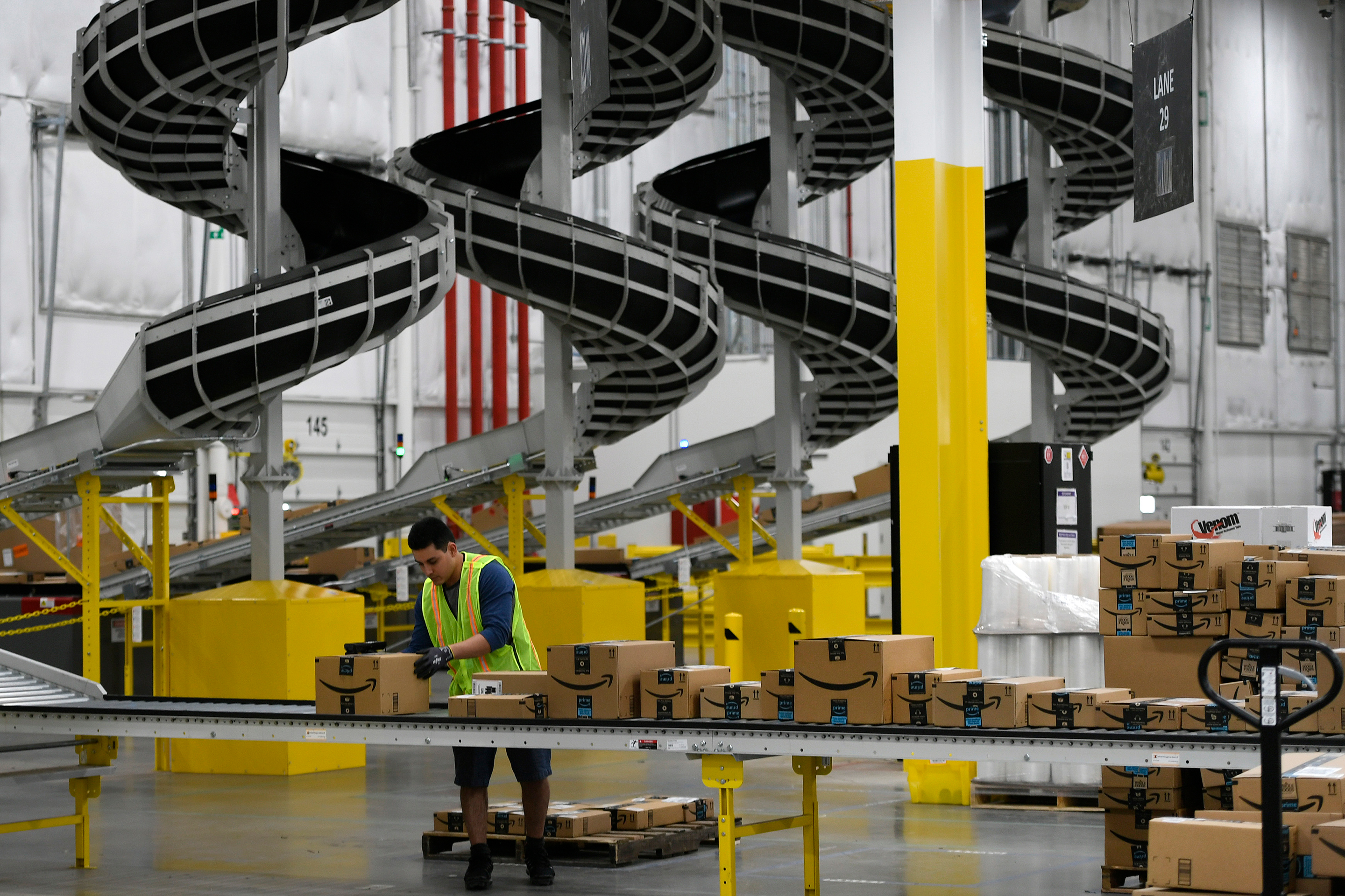 Amazon Warehouse-Commentary