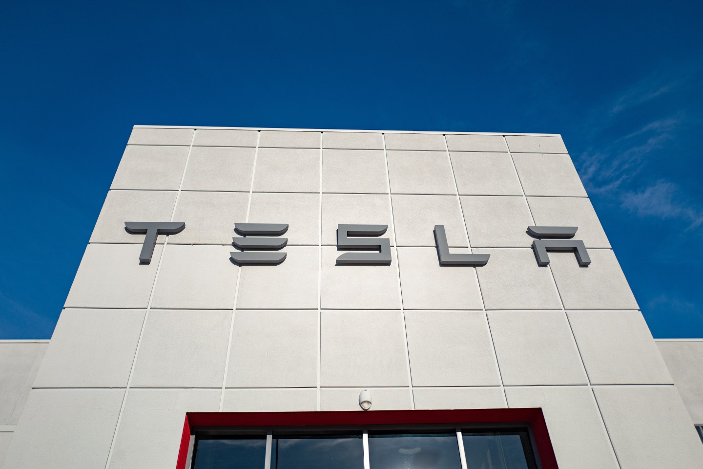 Tesla will be added to the S&P 500, officially becoming a blue-chip stock
