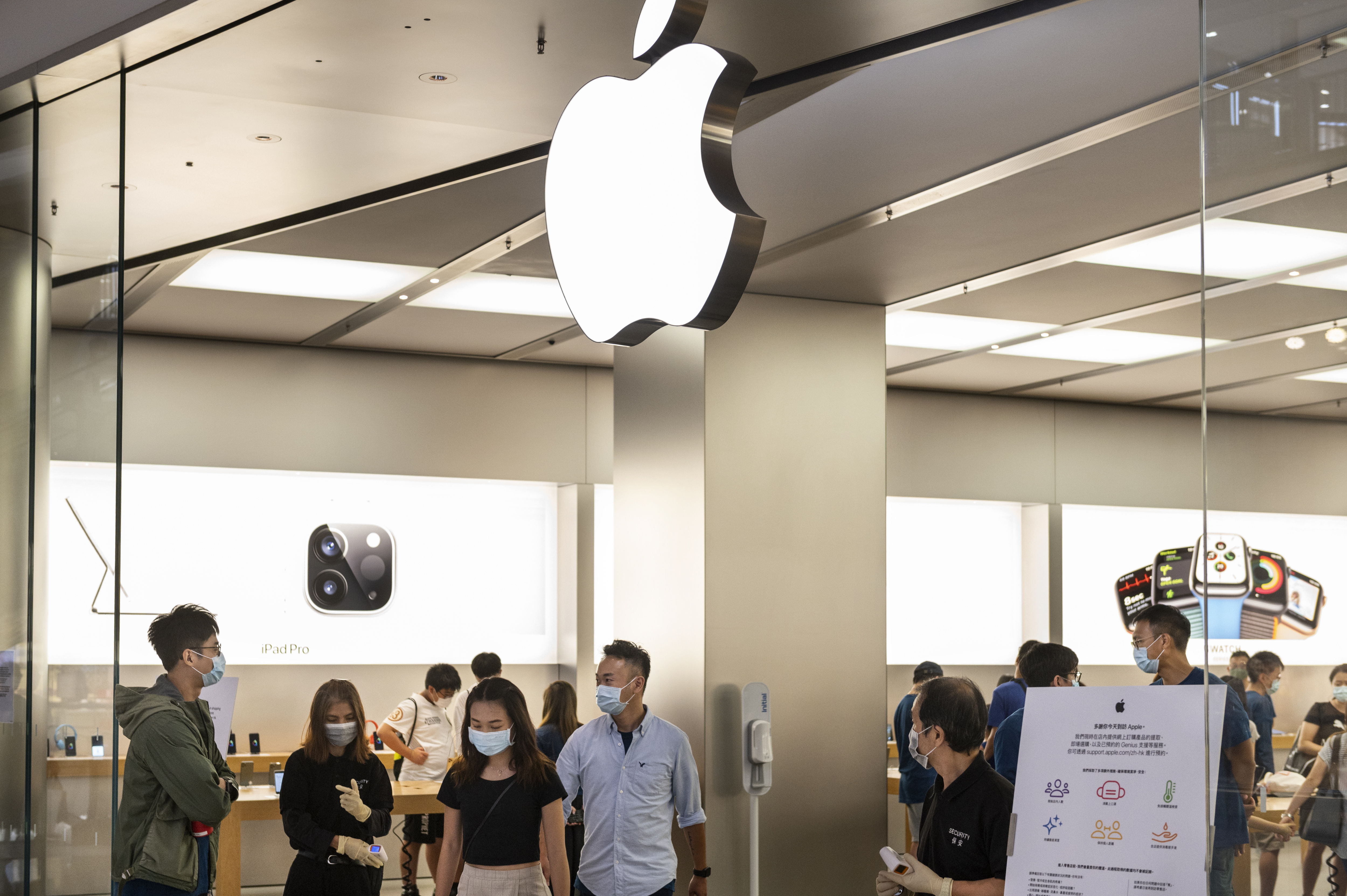HONG KONG, CHINA - 2020/08/09: American multinational technology company Apple store and logo seen in Hong Kong.