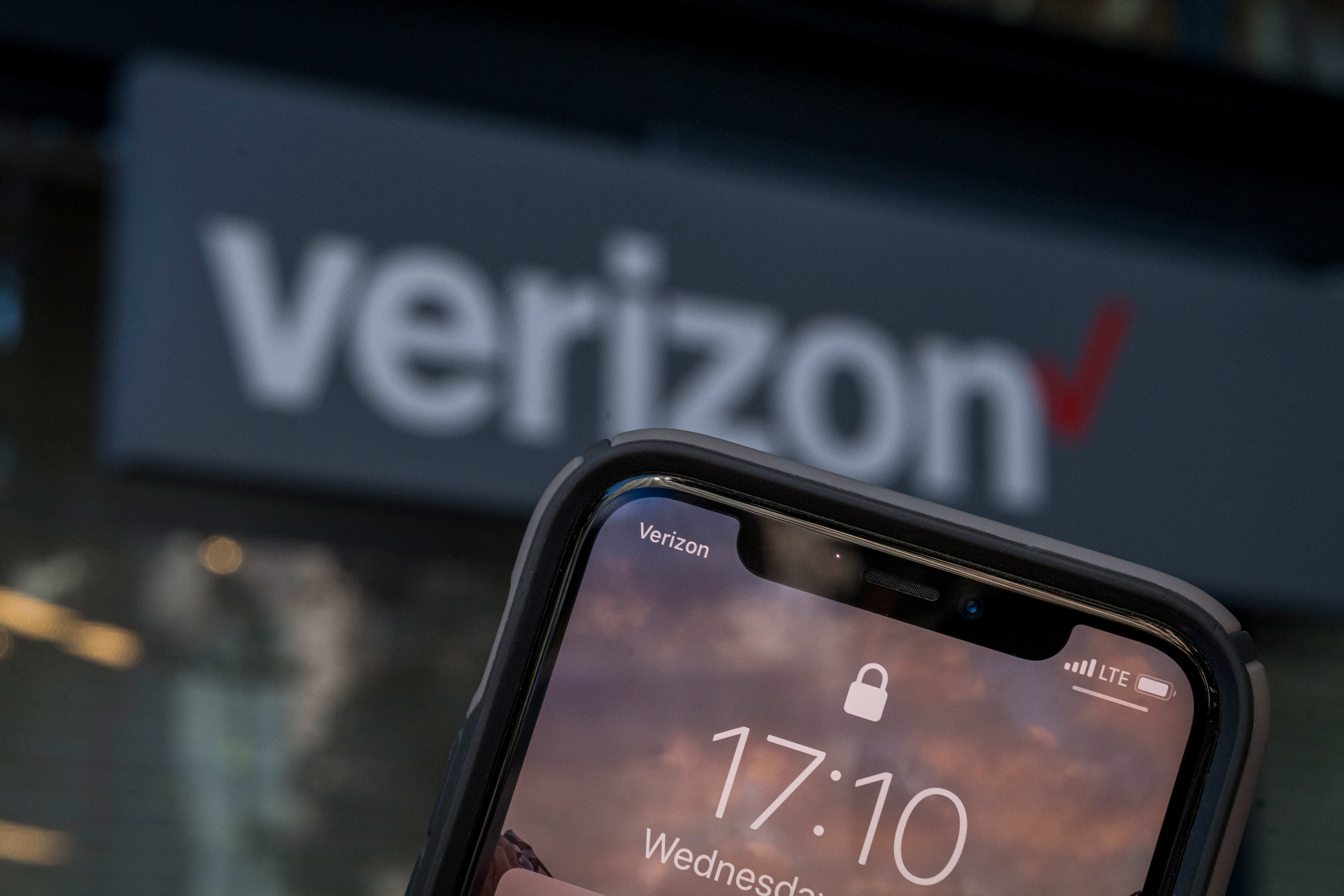 Verizon Communications Inc. service is displayed on a smartphone in an arranged for a photograph in front of a Verizon store in San Francisco, California, U.S., on Wednesday, July 22, 2020. Verizon is expected to release earnings figures on July 24. David Paul Morris/Bloomberg via Getty Images