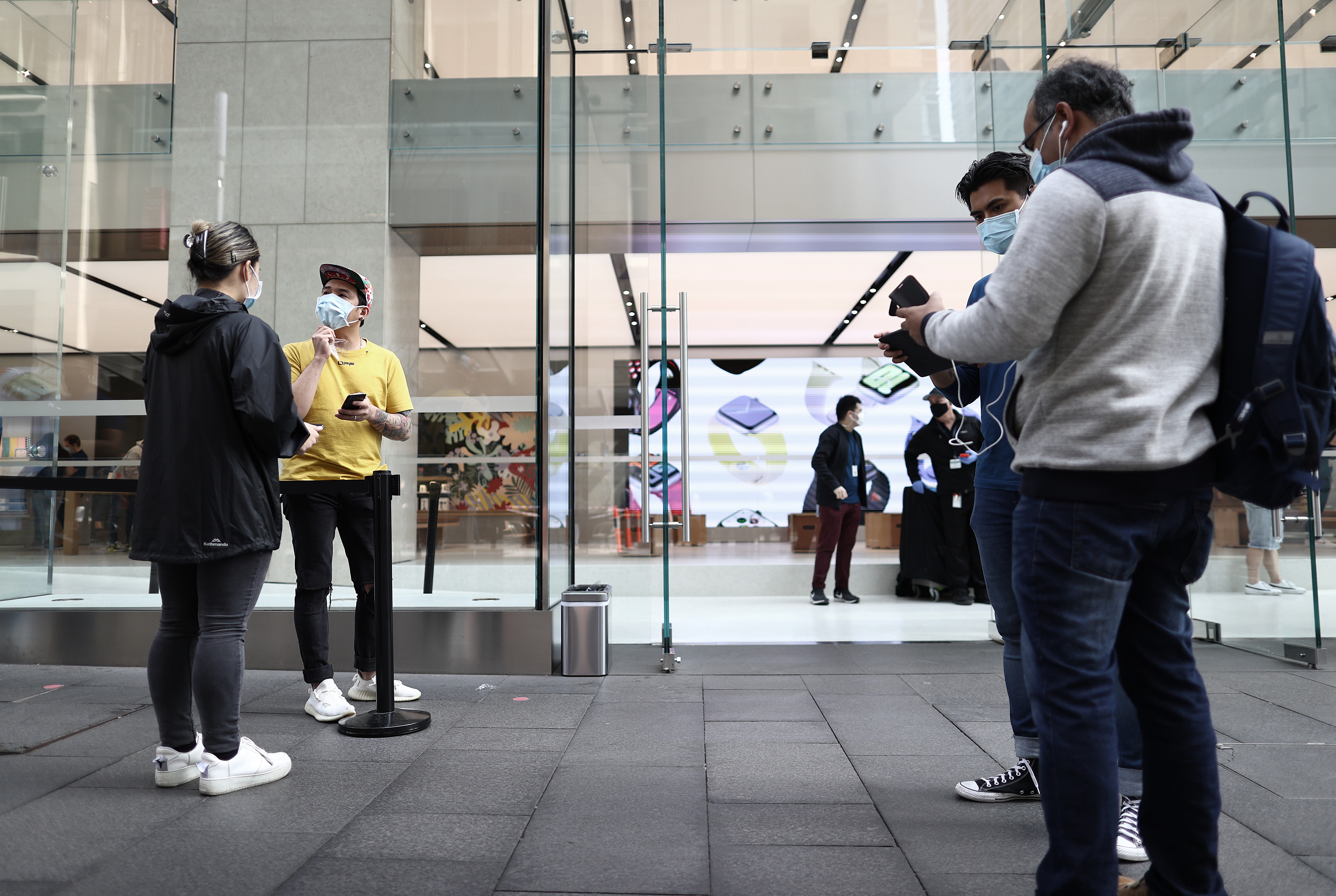 SYDNEY, AUSTRALIA - SEPTEMBER 02: Apple Store staff and customers are seen wearing face masks in Sydney CBD on September 02, 2020 in Sydney, Australia. Seventeen new cases of COVID-19 were diagnosed in NSW in the past 24 hours. One case is in hotel quarantine, 15 are linked to known clusters and one case is locally acquired with no known source.