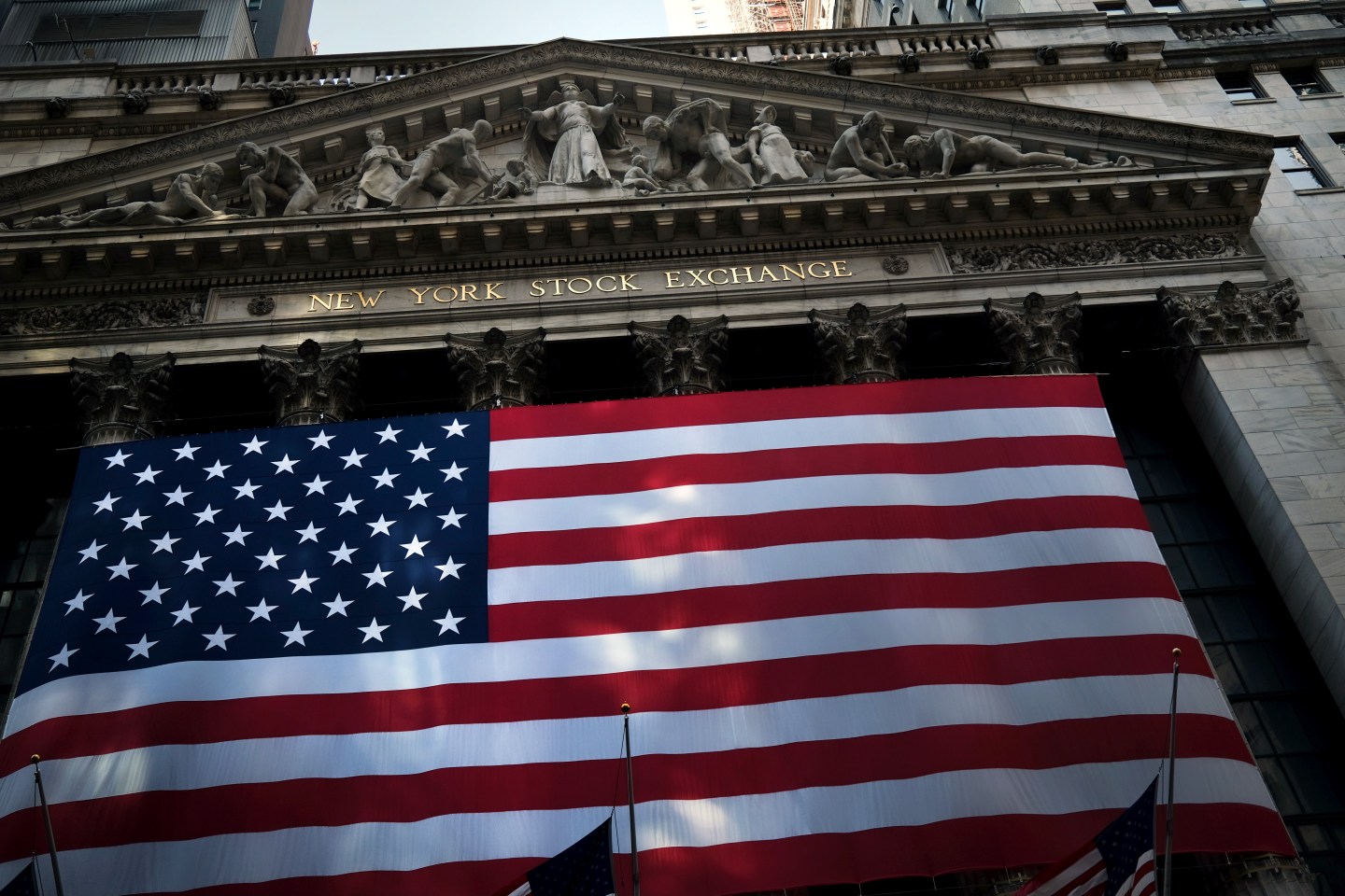Dow jumps 400 points to start the week, with banks and energy stocks leading the way
