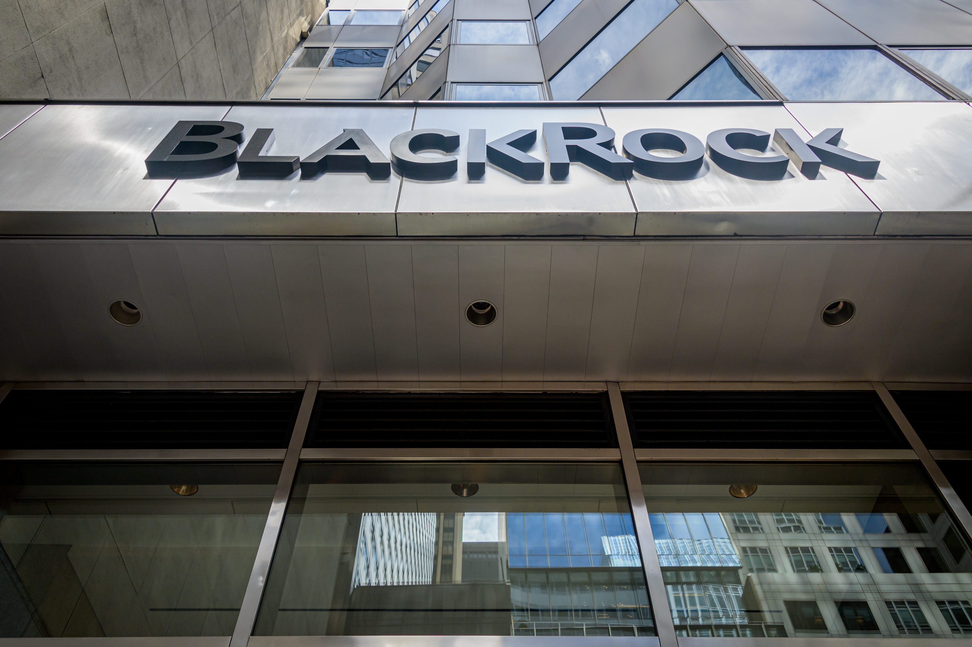 MANHATTAN, NEW YORK, UNITED STATES - 2020/09/01: BlackRock offices in New York City. (Photo by Erik McGregor/LightRocket via Getty Images)
