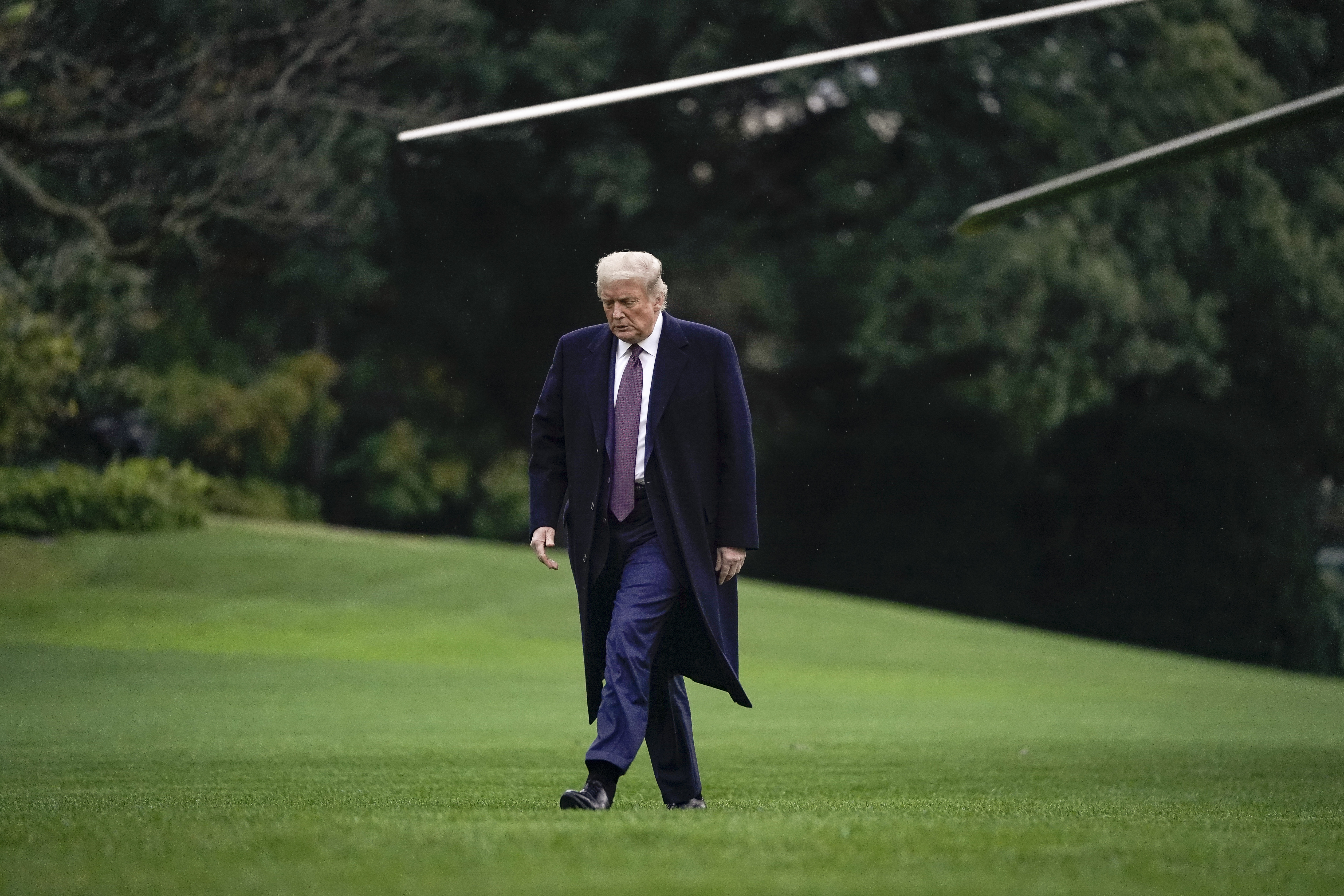 WASHINGTON, DC - OCTOBER 01: U.S. President Donald exits Marine One on the South Lawn of the White House on October 1, 2020 in Washington, DC. President Trump traveled to Bedminster, New Jersey for a roundtable event with supporters and a fundraising event.