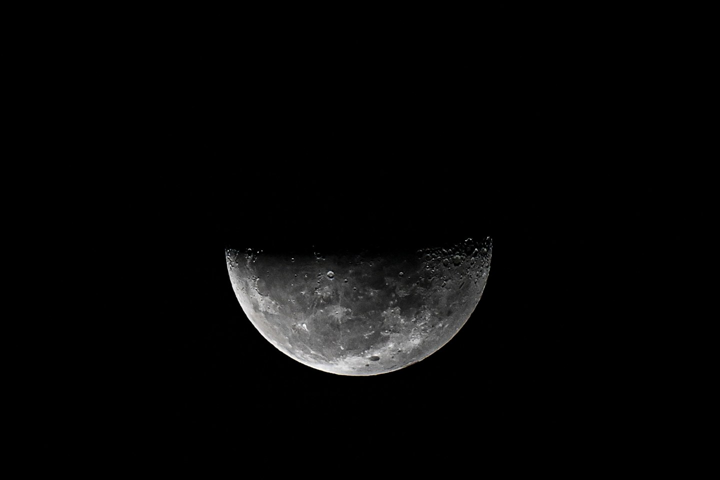 NASA plans first cellular network on the moon