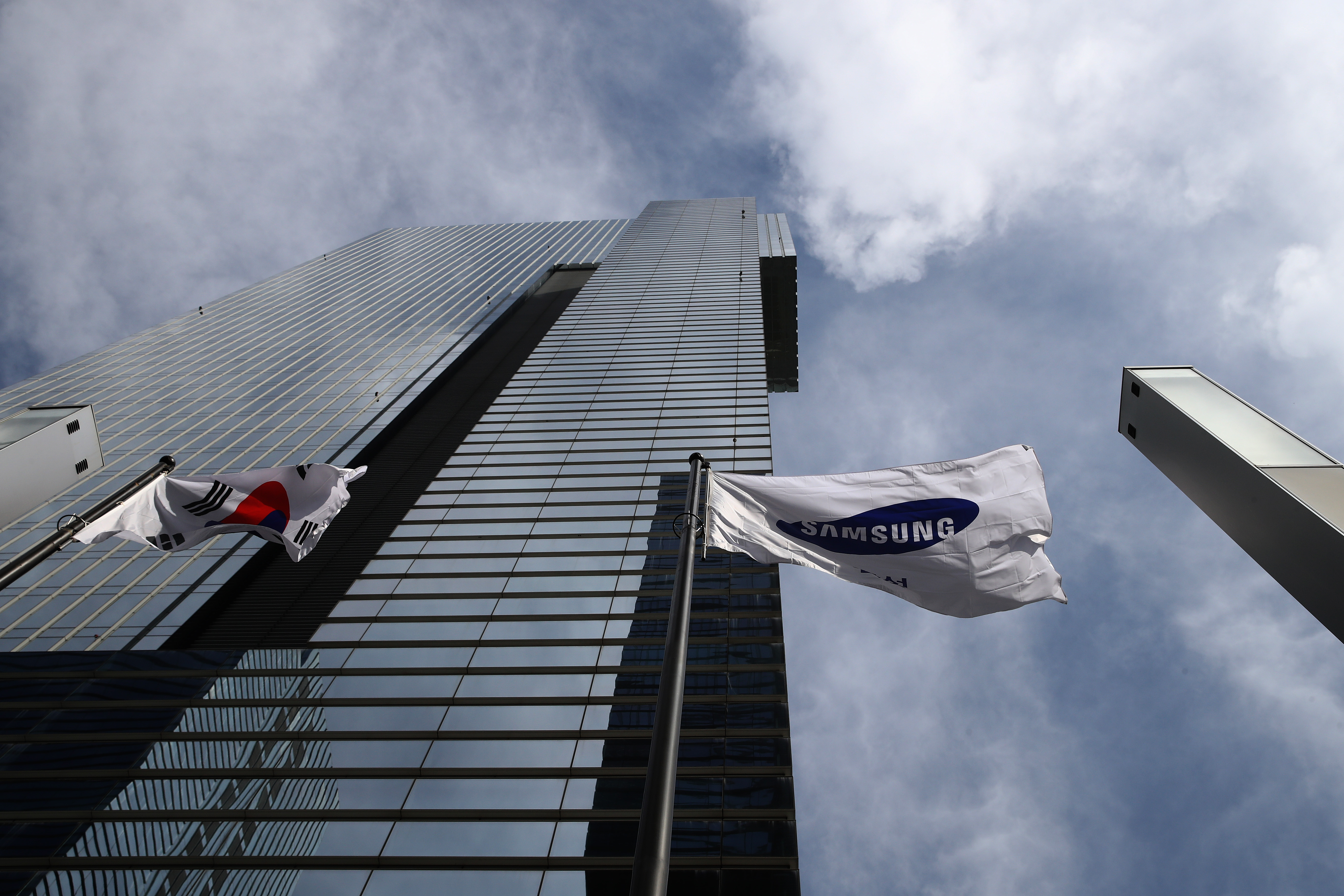 A Samsung flag flies outside the Samsung office on October 25, 2020 in Seoul, South Korea. Samsung Electronics chairman Lee Kun-hee,, who had transformed Samsung Group into one of the world's major tech giants from a small trading firm, died at a hospital in Seoul on Sunday at age 78, leaving a thorny succession challenge for his children.