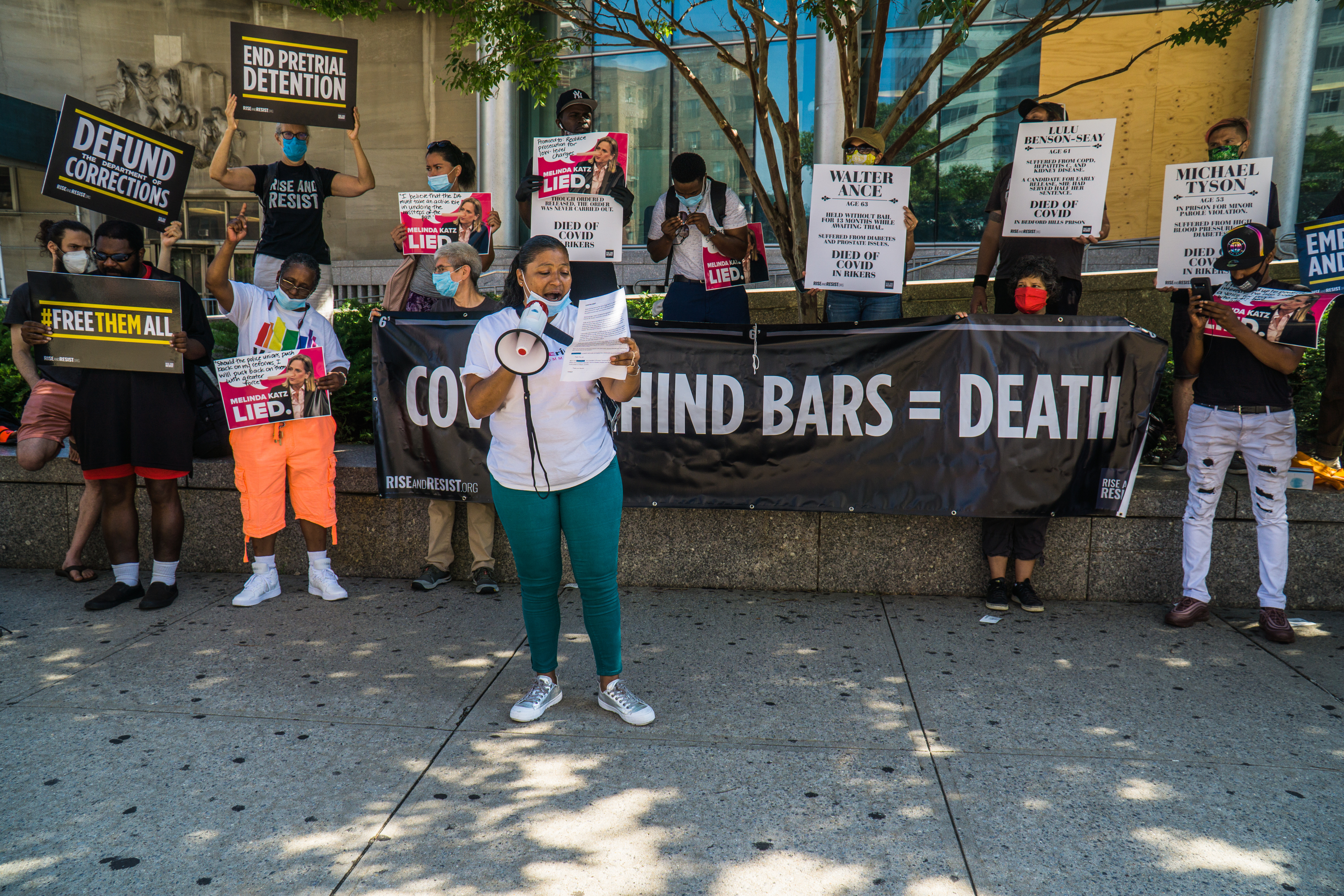 QUEENS, NEW YORK, Queens residents, community group protest and demand that Queens District Attorney Melinda Katz takes immediate action to stop the spread of Covid-19 in jails. A new study shows that nationwide more than 1,700 inmates have died of coronavirus behind bars. Wire photography: Steve Sanchez—Pacific Press/LightRocket via Getty Images