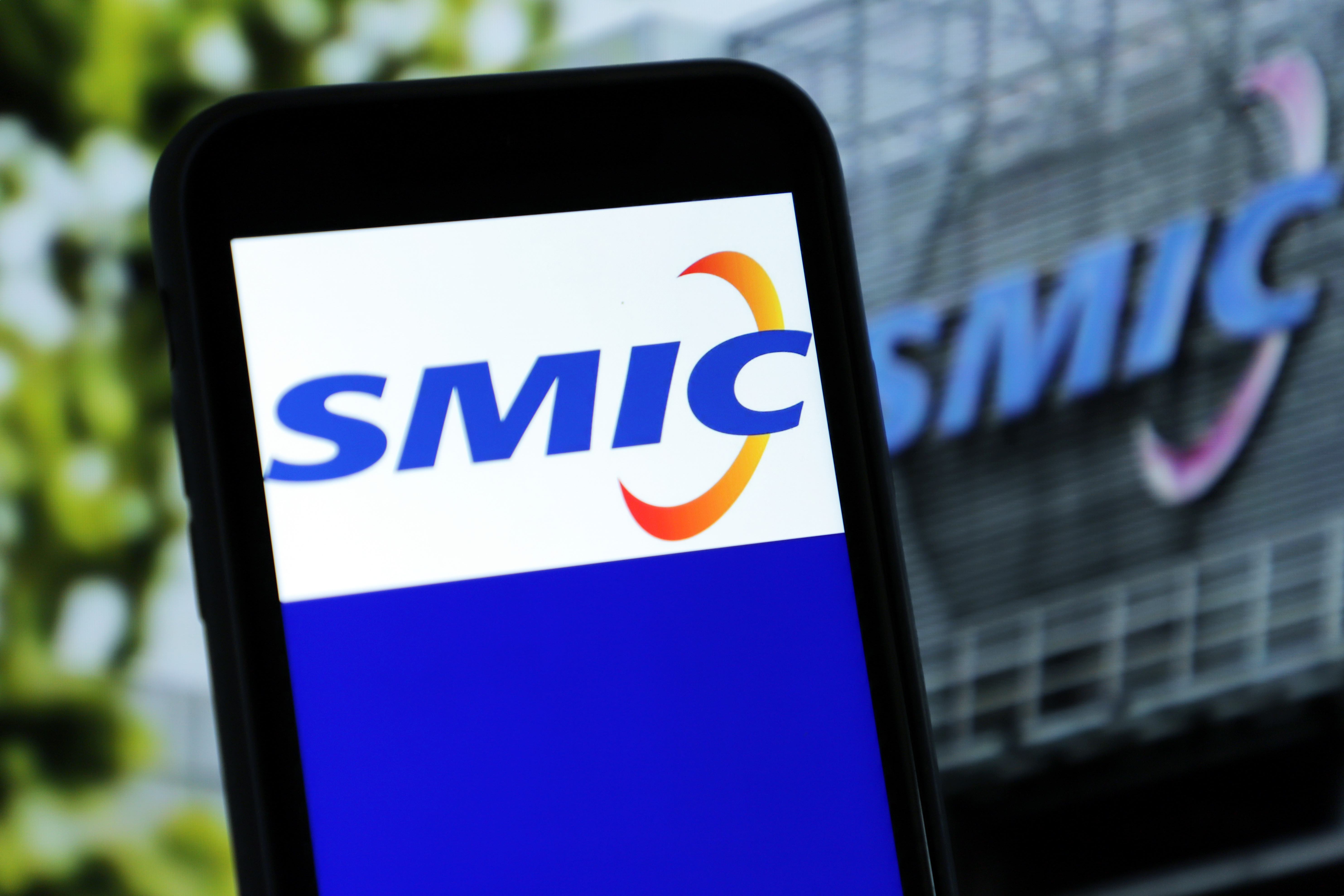 Chinese chip giant SMIC tumbled more than 5% on Friday as trade tensions between the U.S. and China escalate. Wire photography: Costfoto—Barcroft Media via Getty Images
