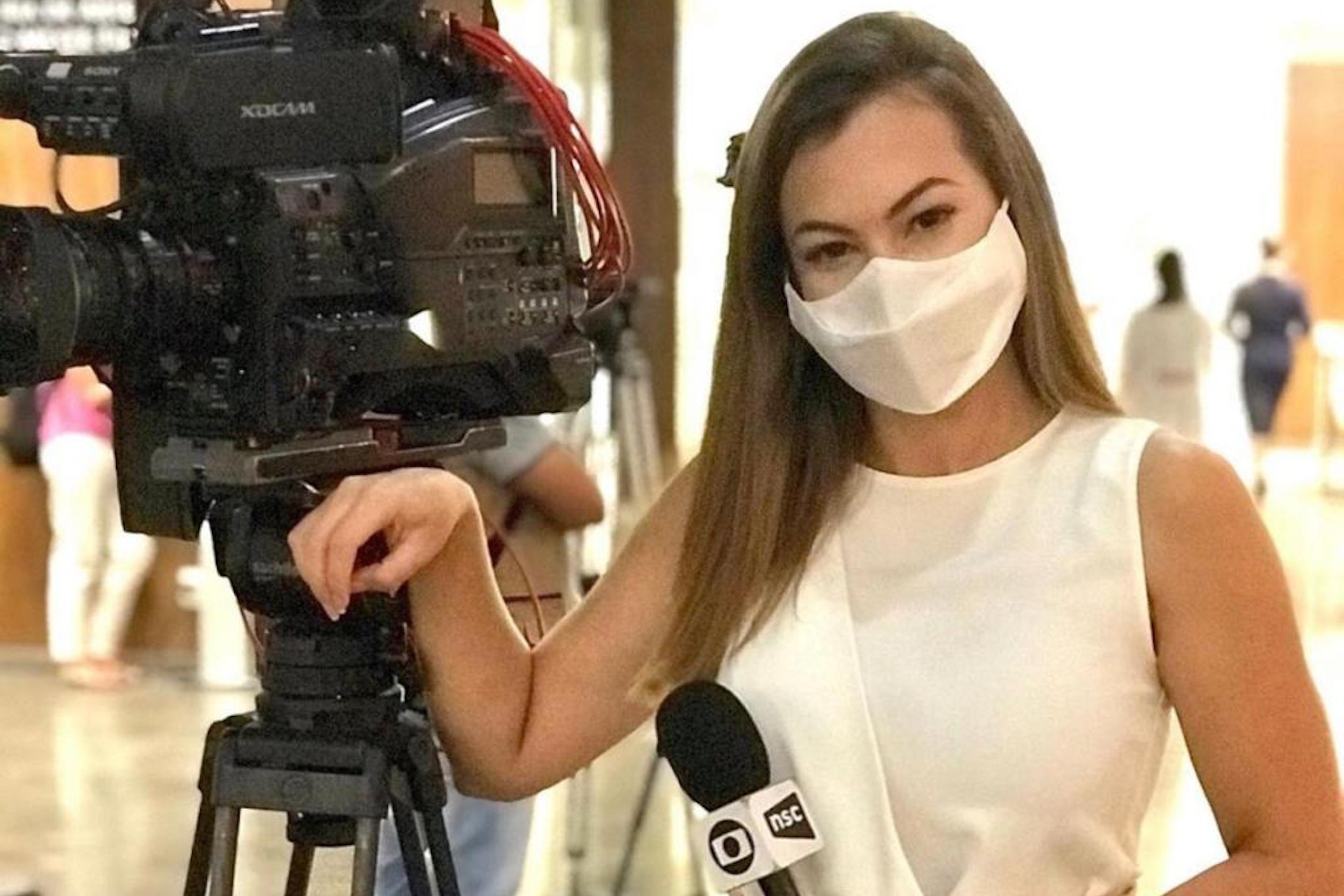 On Nov. 2, a group of about nine unidentified men and women harassed and threatened journalist Bárbara Barbosa, cameraman Renato Soder, and NSC TV employees in the southern city of Florianópolis, Brazil, while they were preparing a report on noncompliance of the area’s COVID-19 lockdown.
