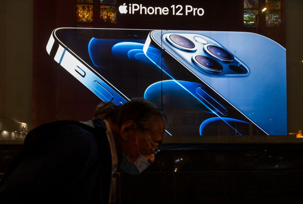 Sales of the delayed, 5G-ready iPhone 12 in China helped boost Apple’s global shipments in the fourth quarter.