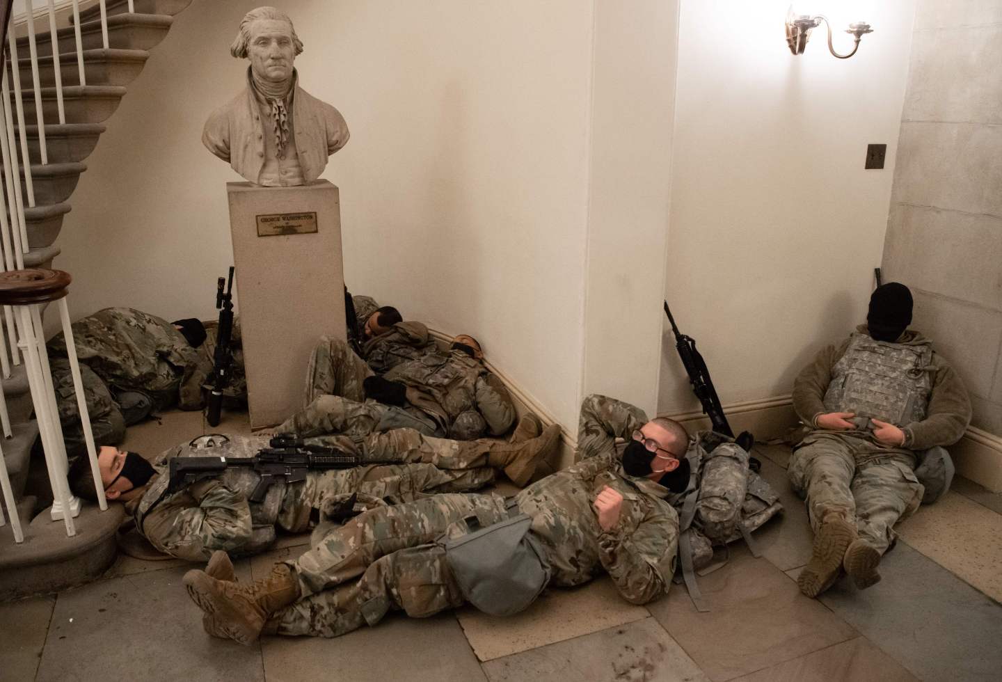 Washington mobilizes a massive troop buildup in the capital ahead of Biden inauguration