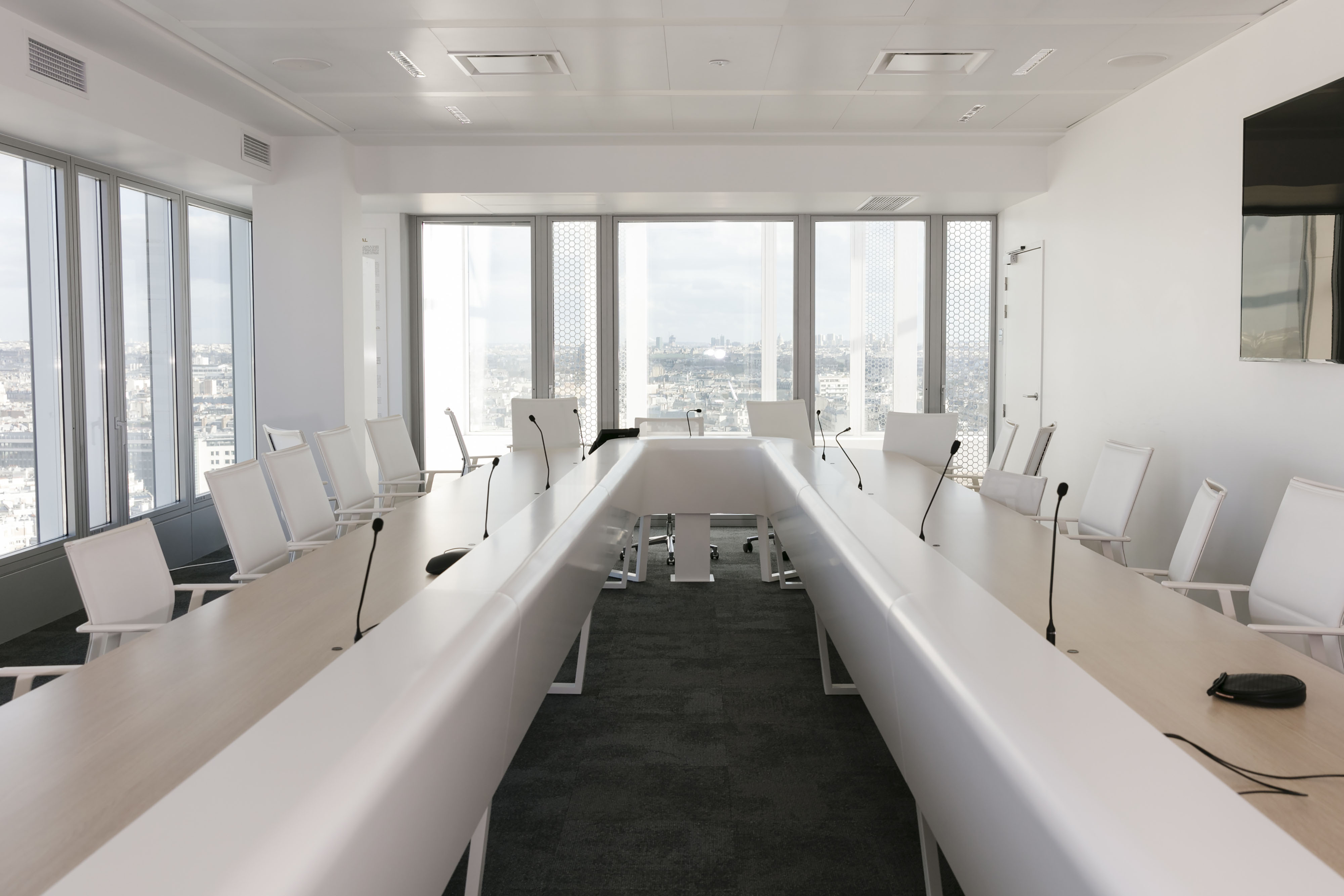 Diligent, a maker of software for board members and top executives, is making a $1 billion acquisition.