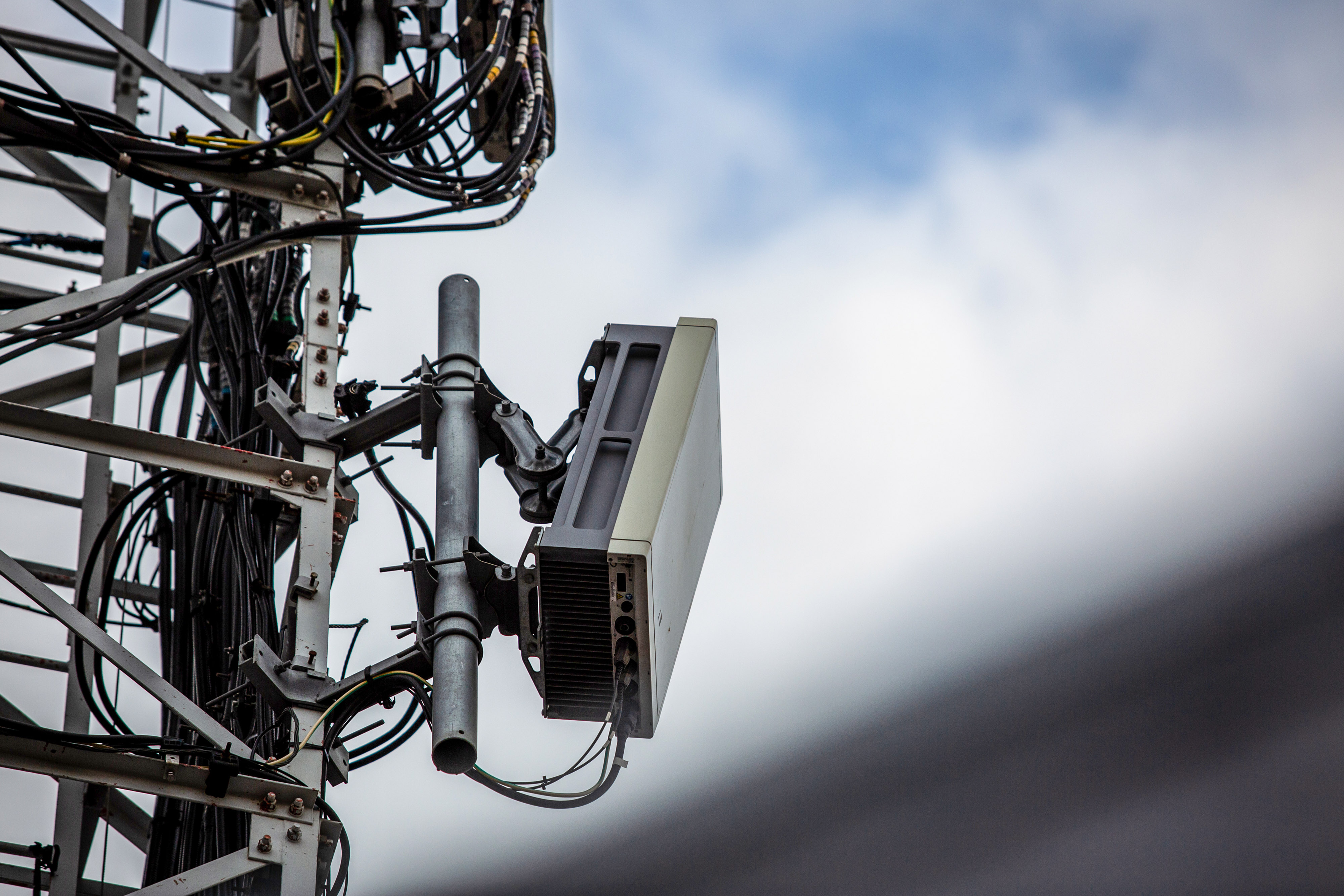 A 5G and 4G apparatus, manufactured by Ericsson, on a Telefónica mast in Barcelona.