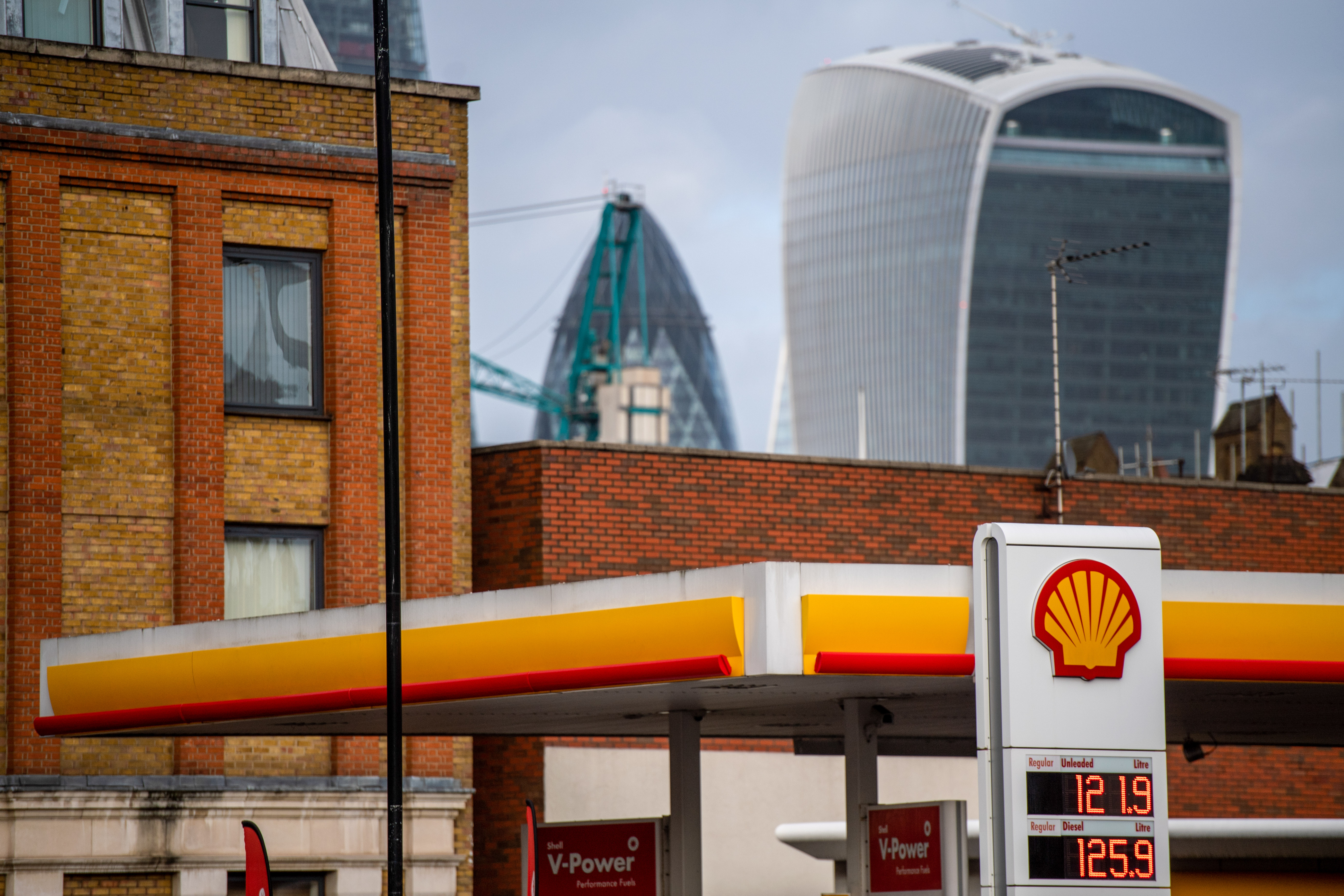 Royal Dutch Shell reported on Thursday that oil production has already peaked. Photographer: Chris J. Ratcliffe/Bloomberg via Getty Images