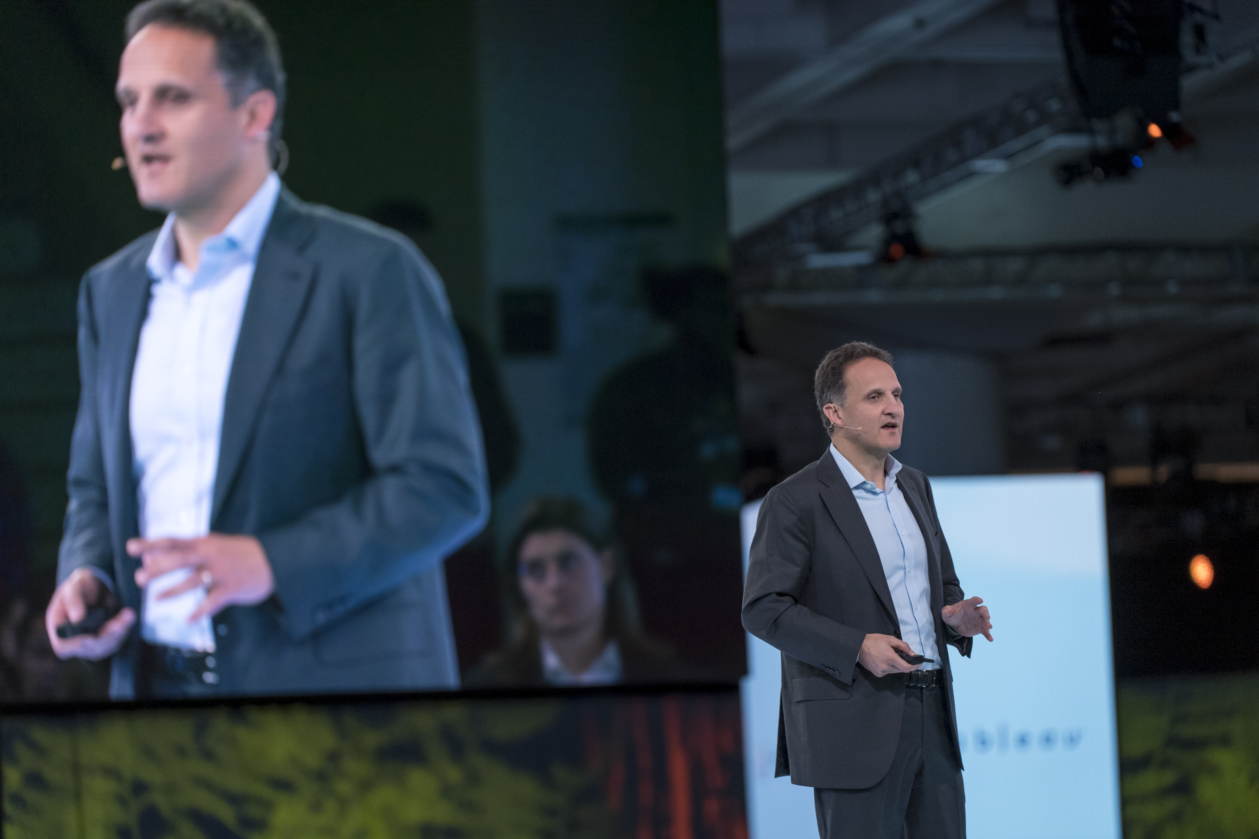 Adam Selipsky will lead AWS. 