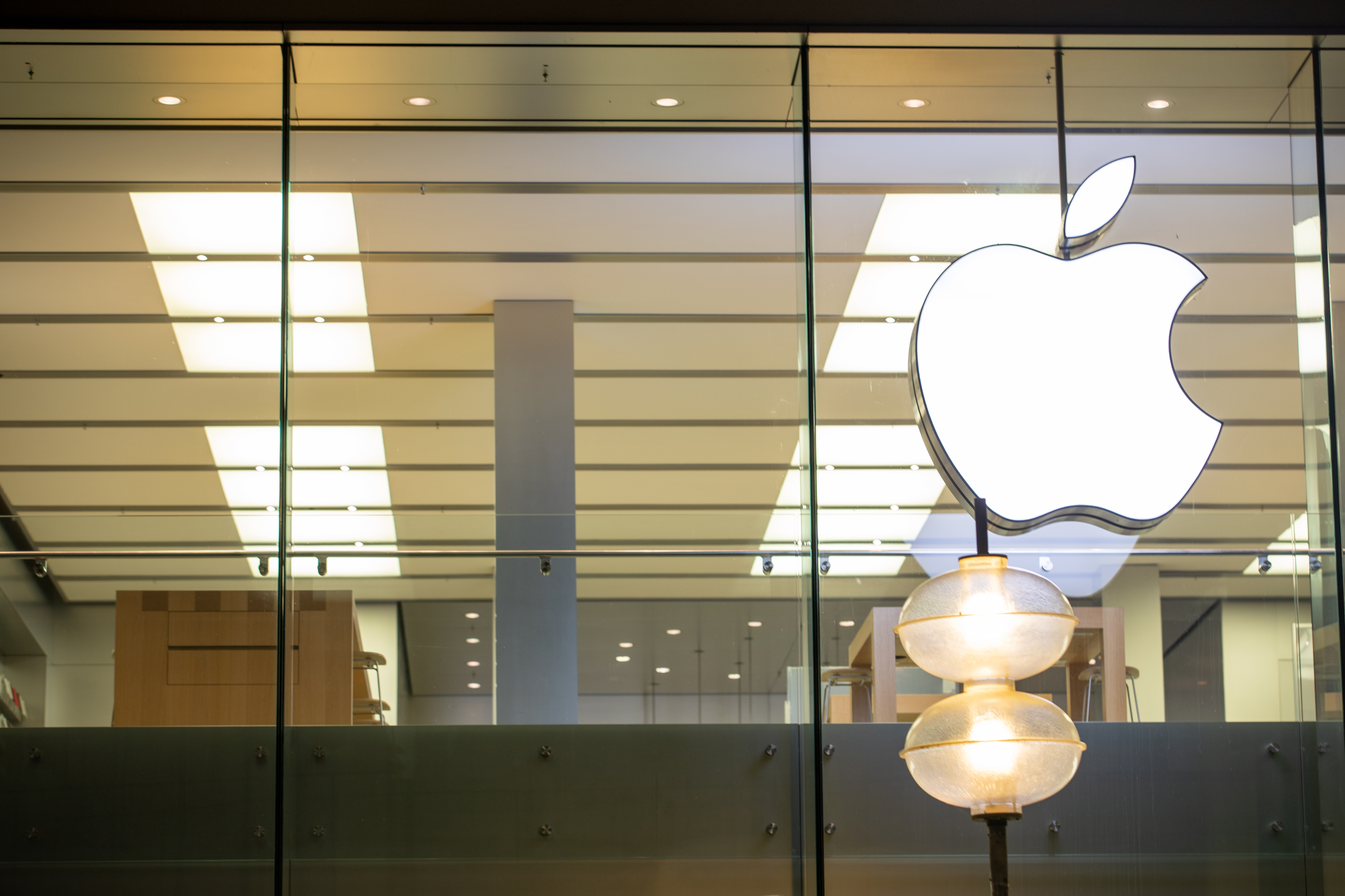 All U.S. Apple stores are now open.
