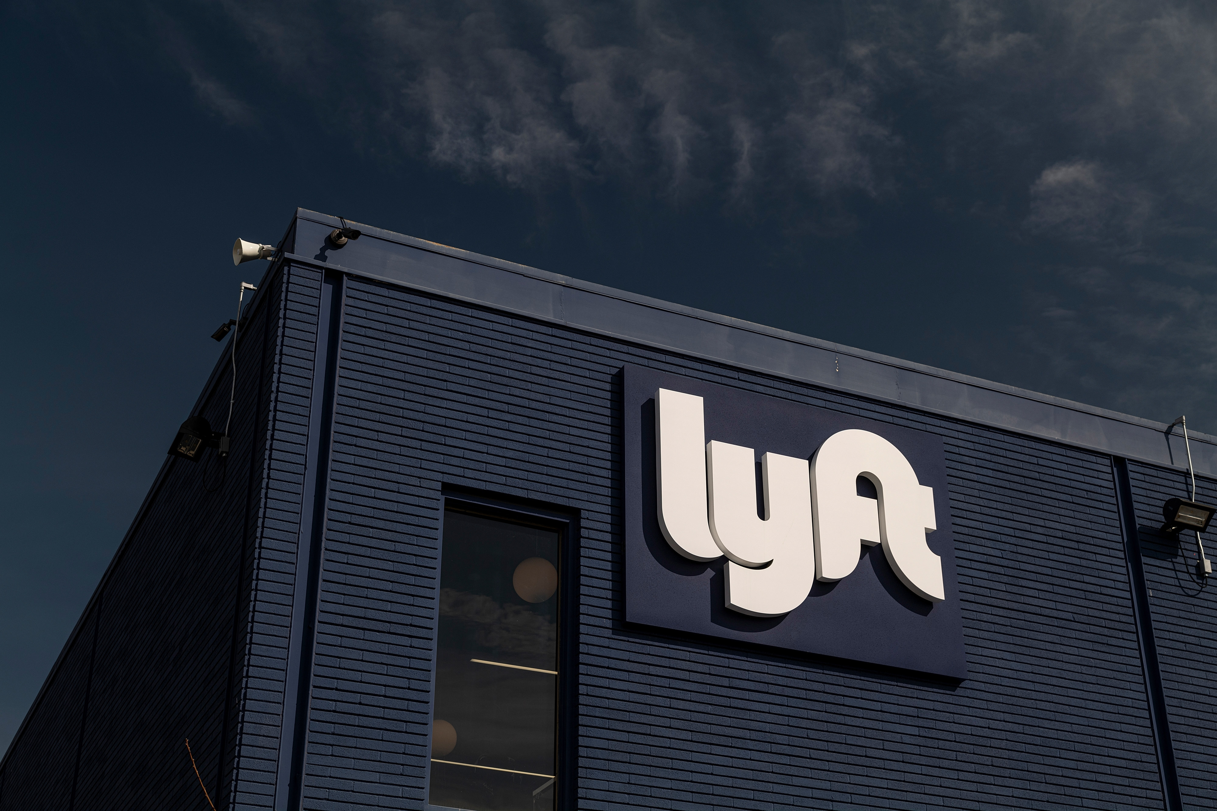 Uber and Lyft team up on a new safety measure.