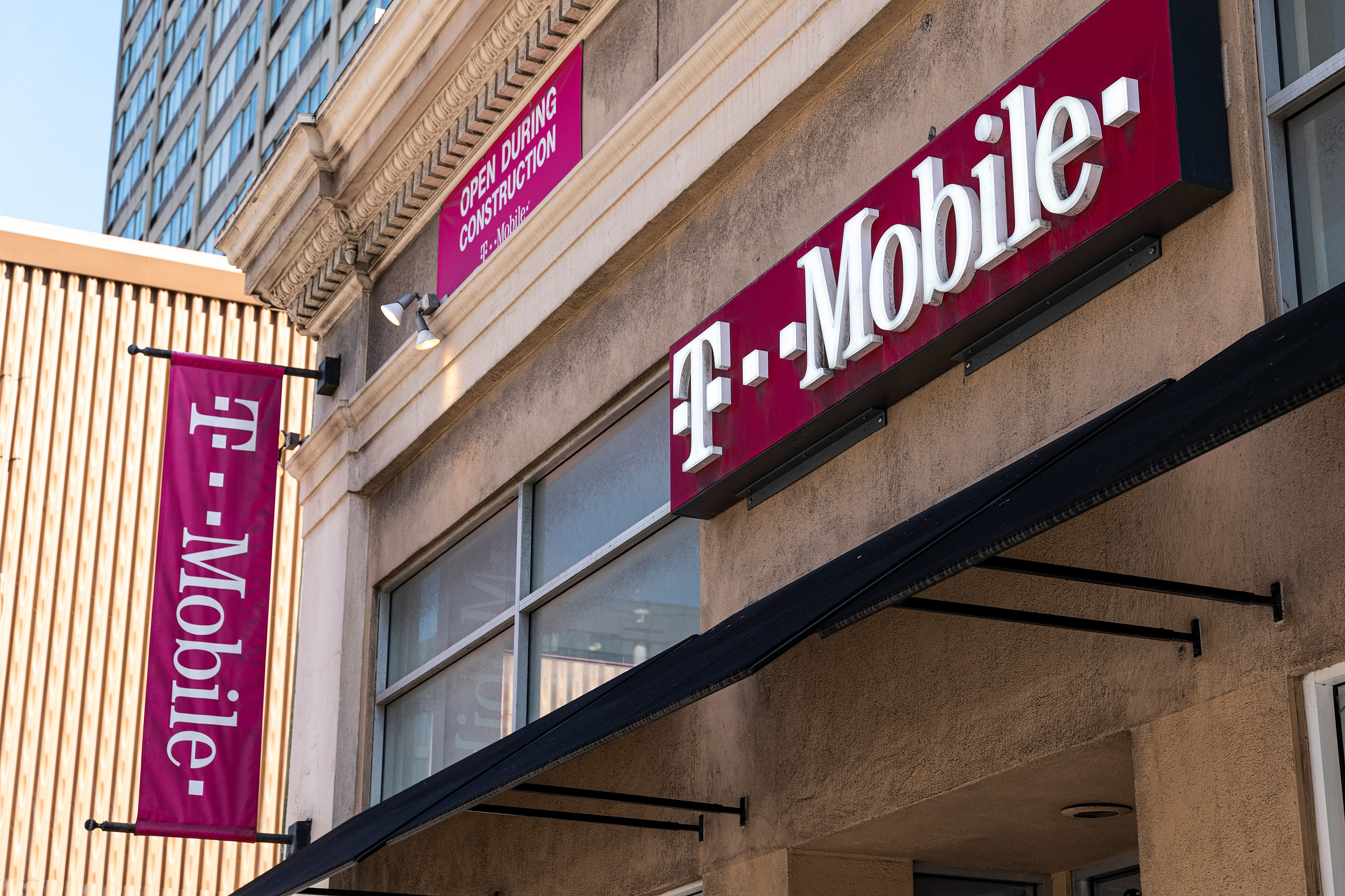 T-Mobile got high marks in a recent 5G speed survey.