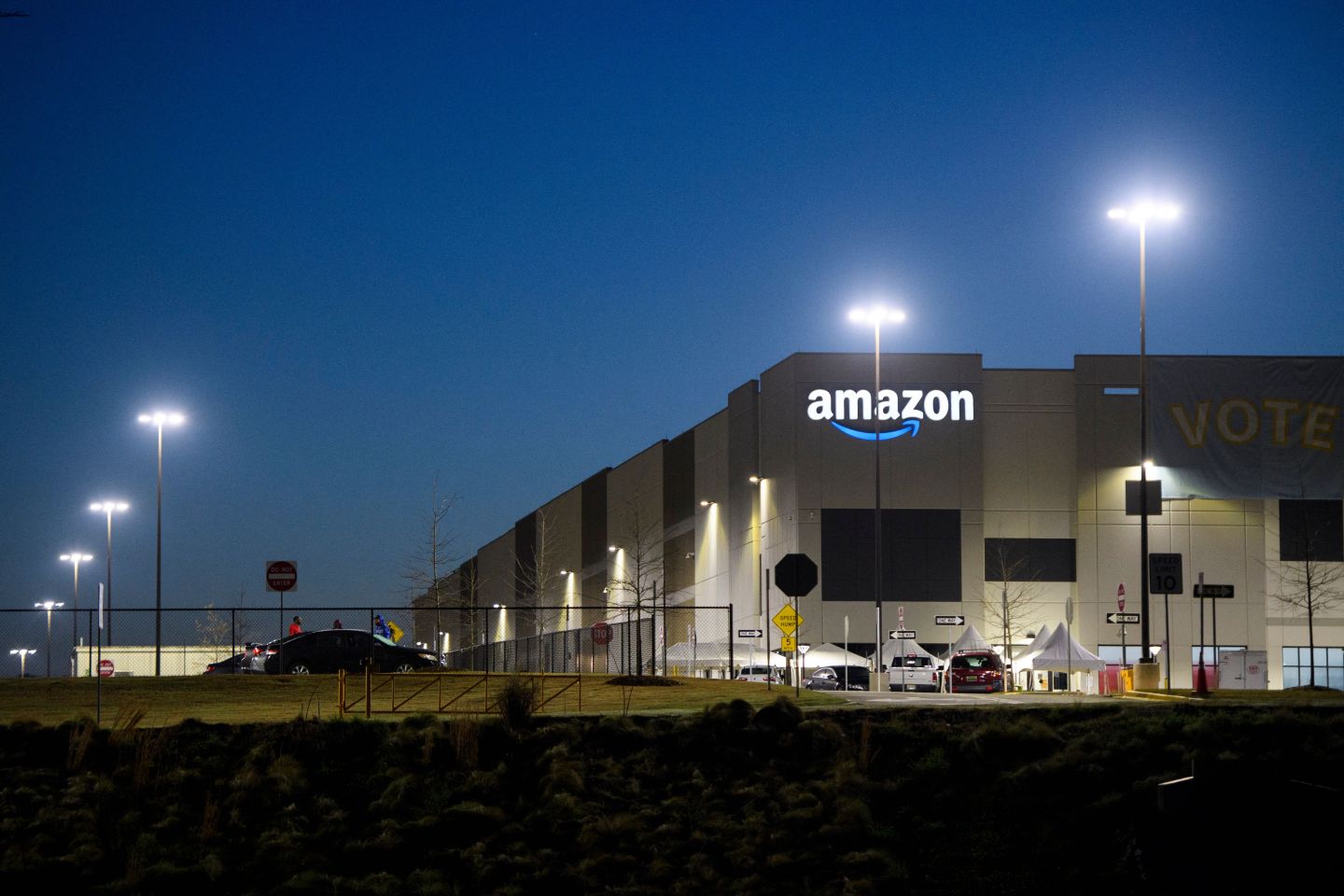 Amazon pressured USPS for a mailbox ahead of union vote, raising labor violation concerns