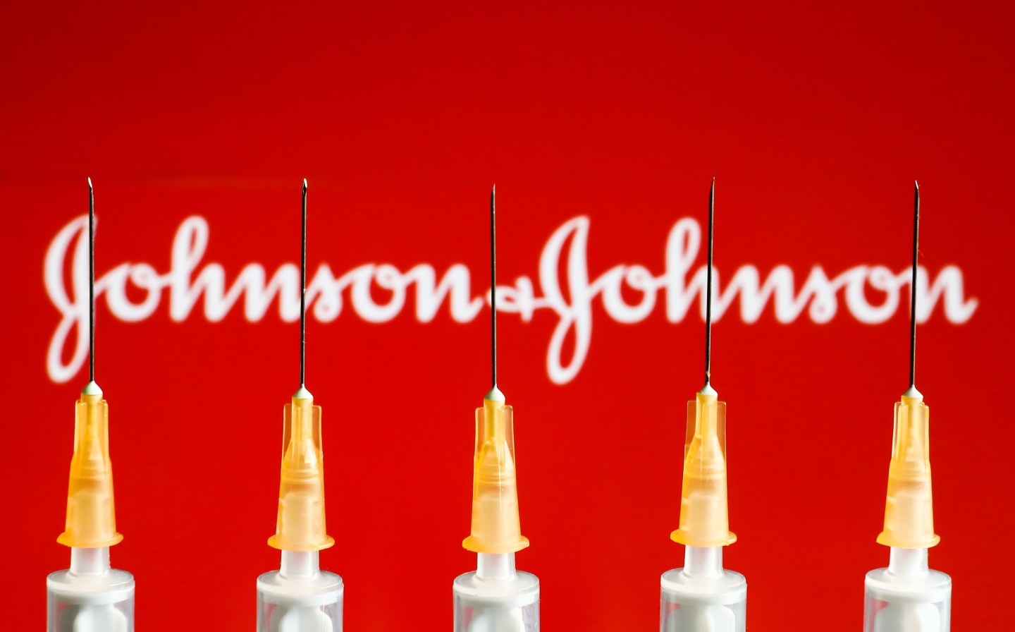 U.S. officials say they need more time to weigh J&J vaccine risks