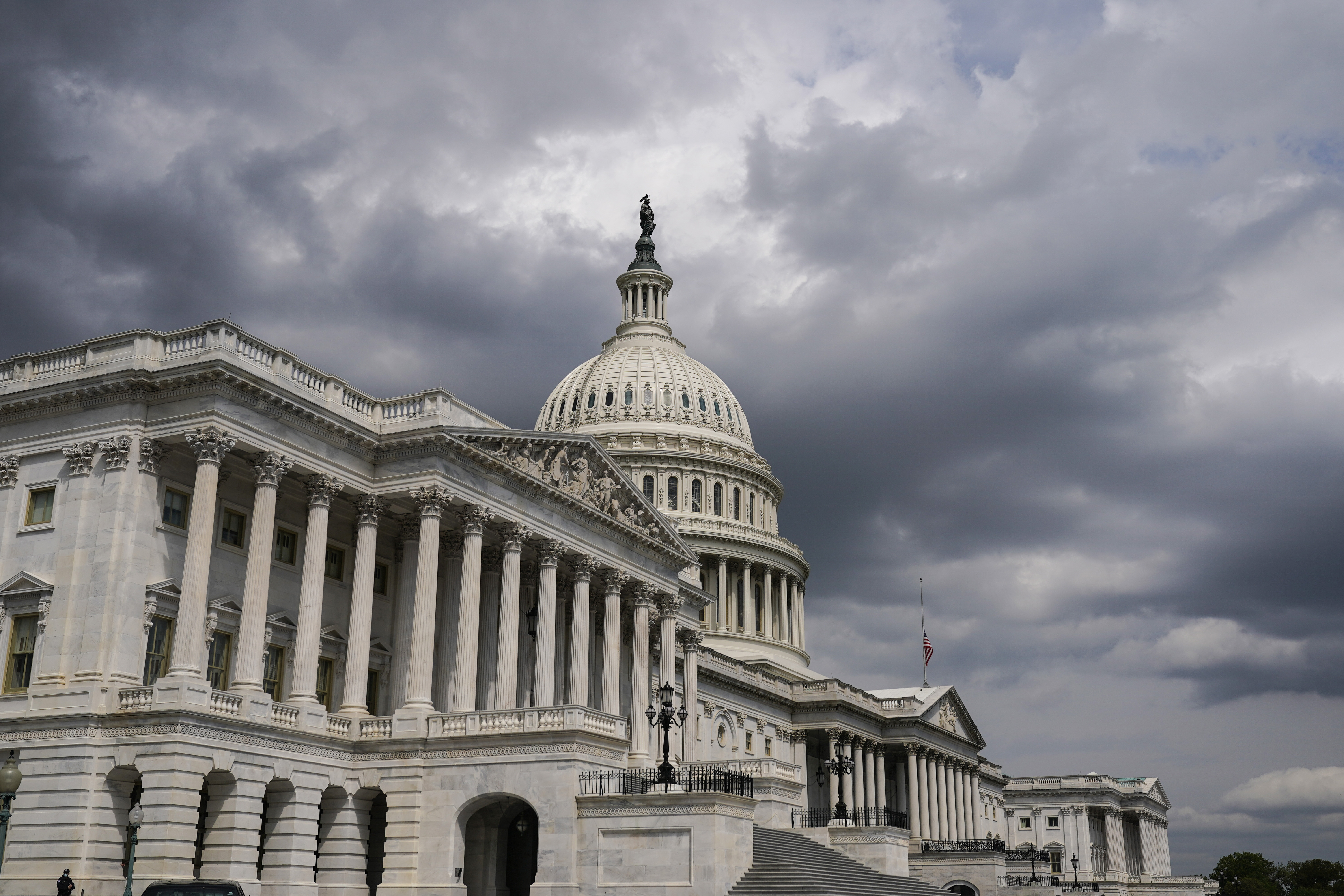 Senators examined whether Apple and Google are engaging in antitrust practices. 