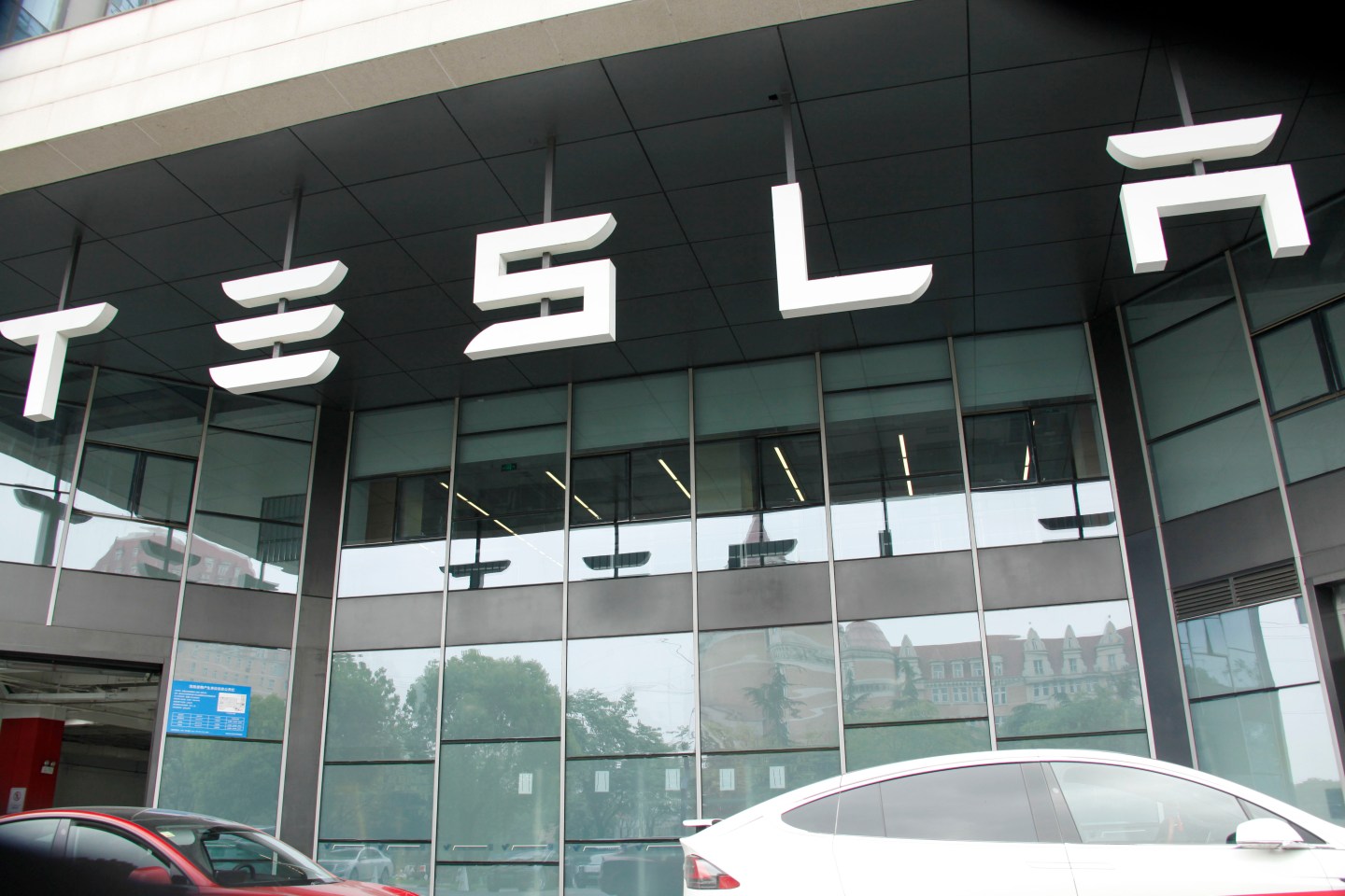 5 hot-button issues investors should watch for in Tesla’s first quarter data deluge later today