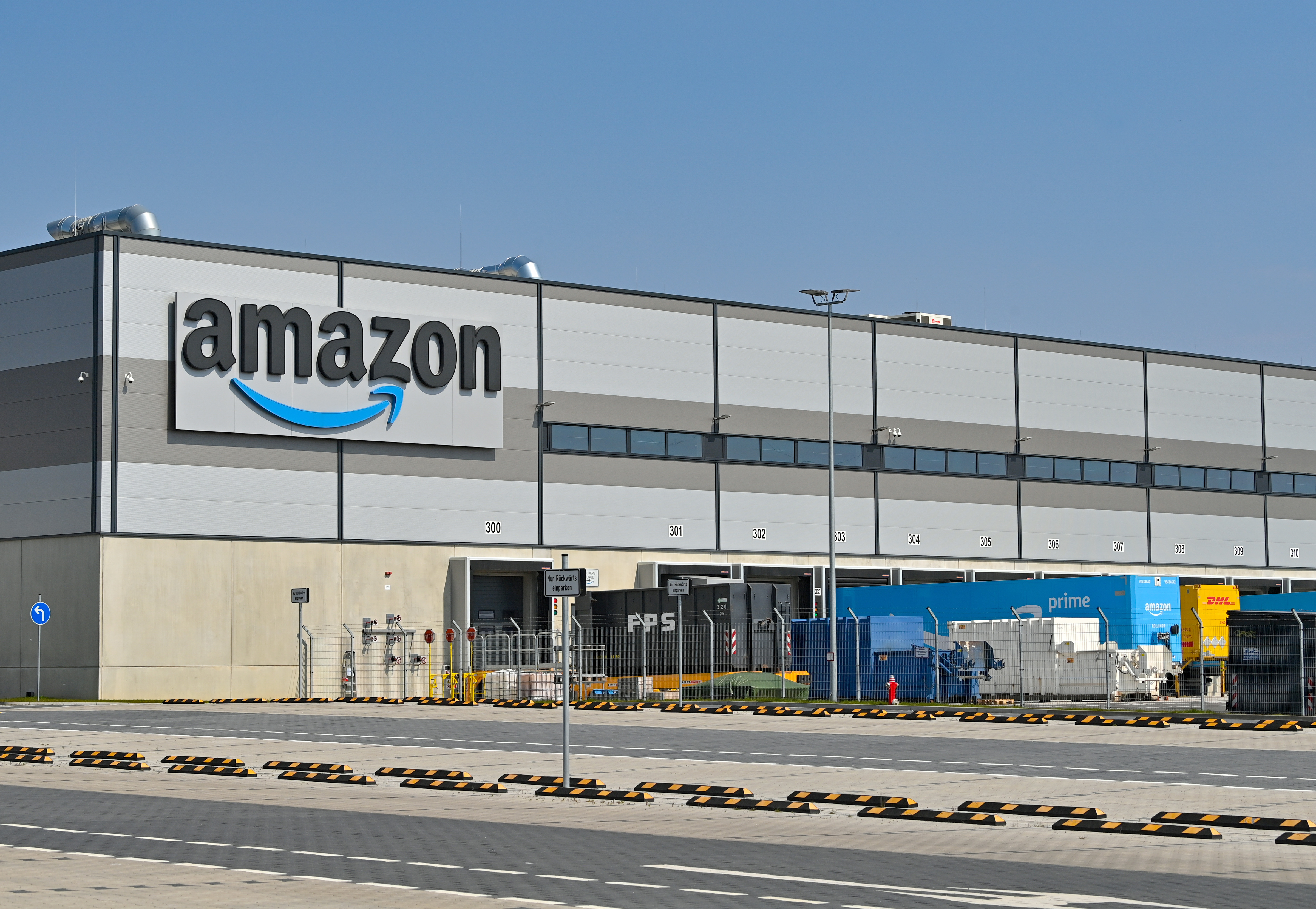 Amazon.com, Inc., at the shipping warehouse in Kiekebusch, a district of the municipality of Schönefeld in the district of Dahme-Spreewald.