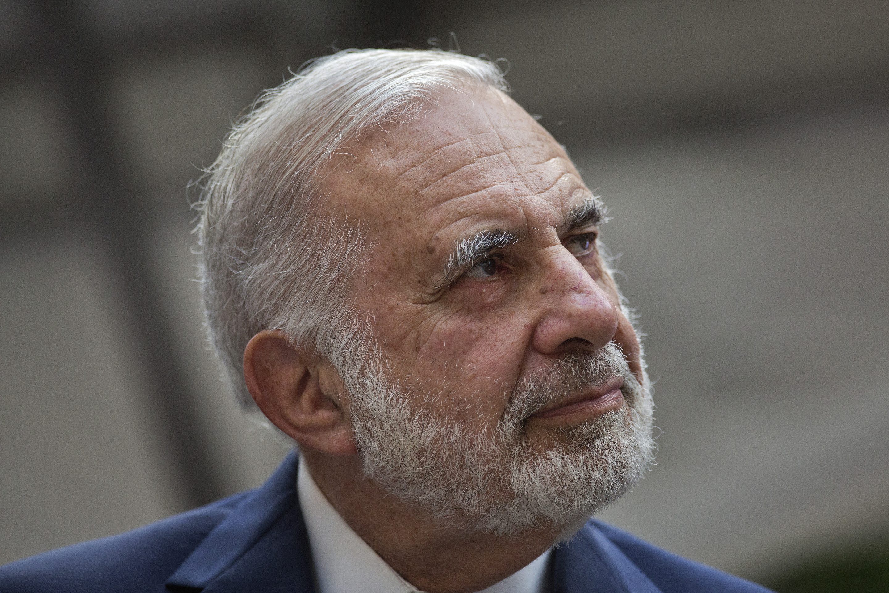 Billionaire activist investor Carl Icahn attends the Leveraged Finance Fights Melanoma charity event in New York on May 19, 2015.