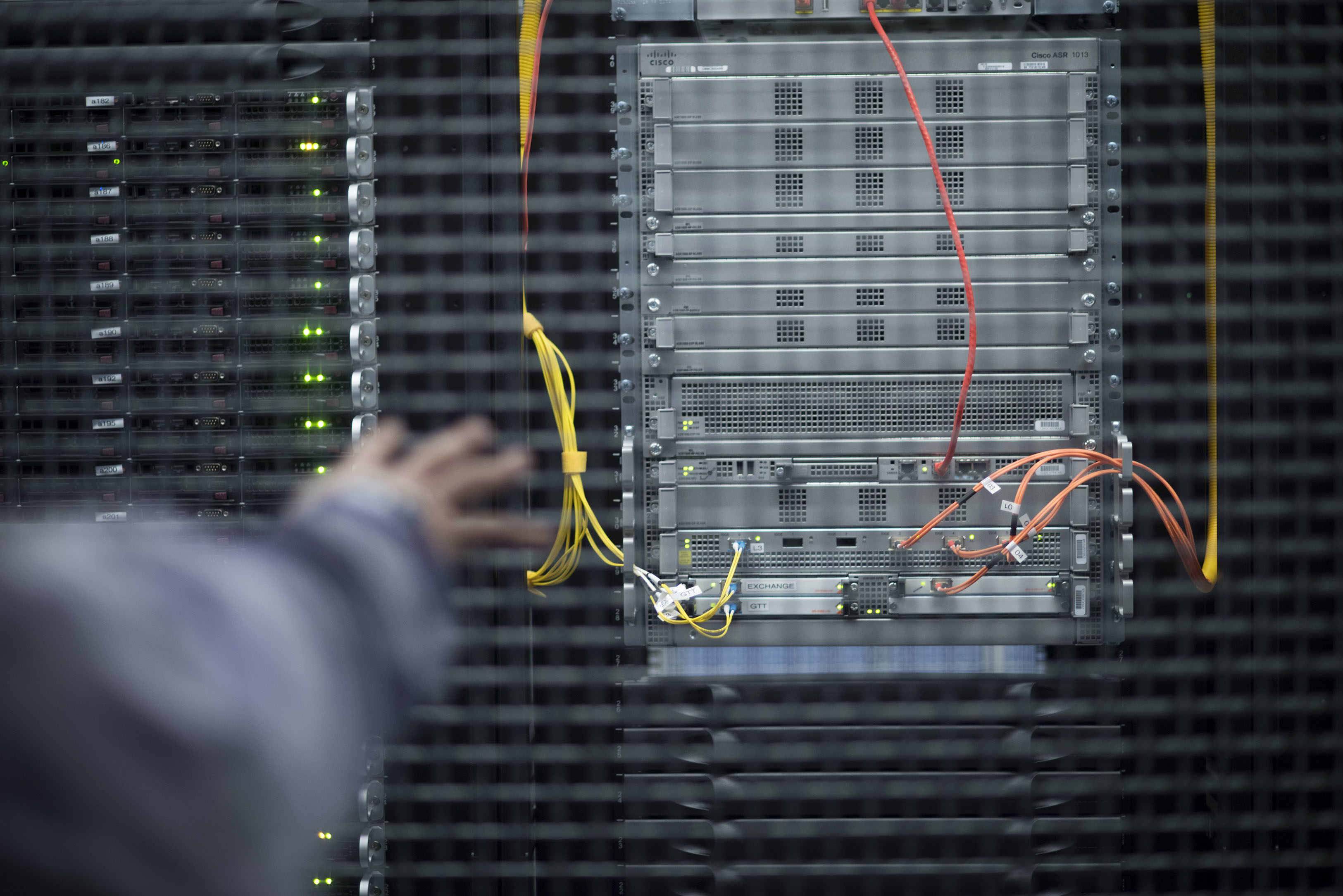 Cloud-data giants are cooperating. 