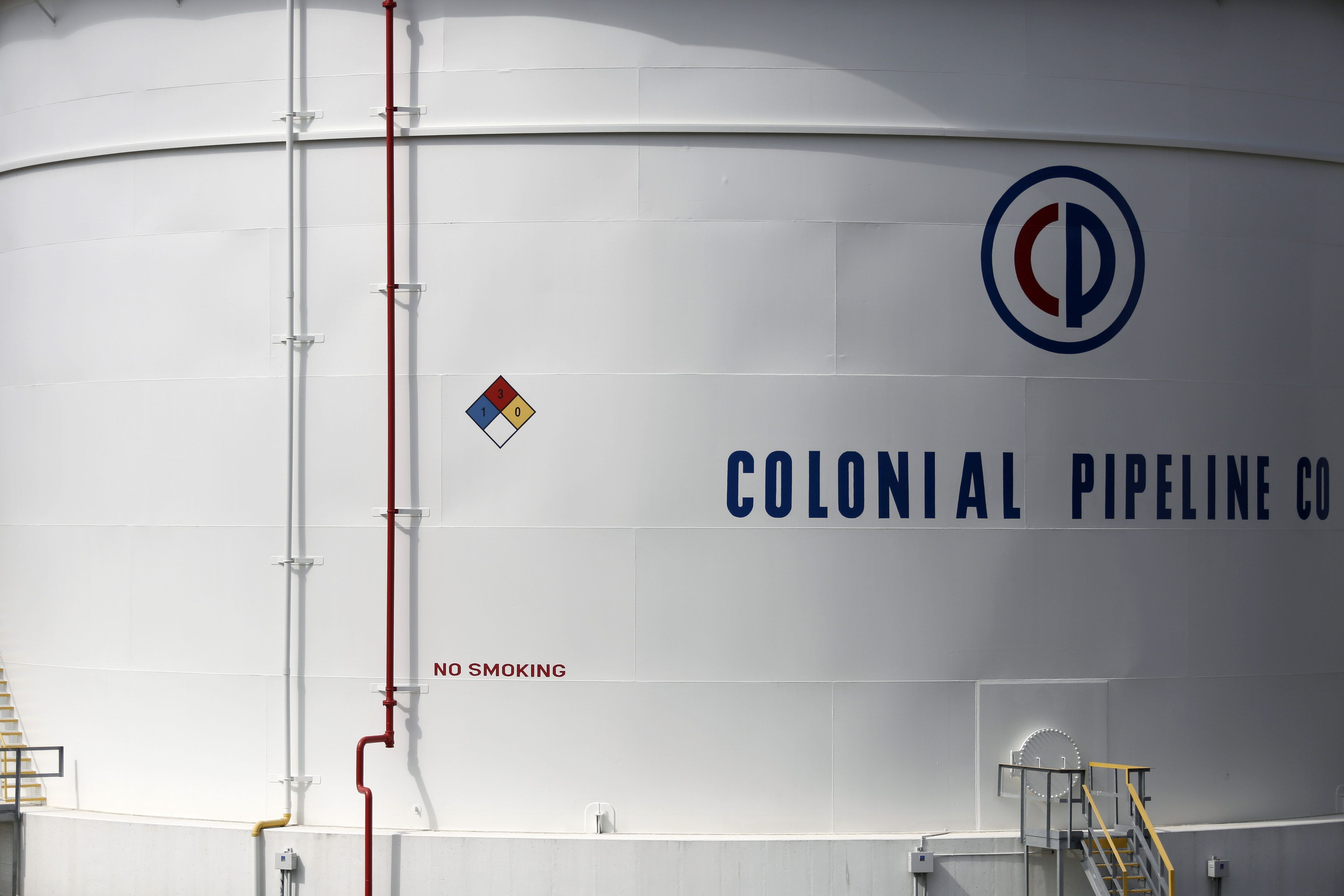 A storage tank stands at the Colonial Pipeline Co. Pelham junction and tank farm in Pelham, Alabama, U.S.