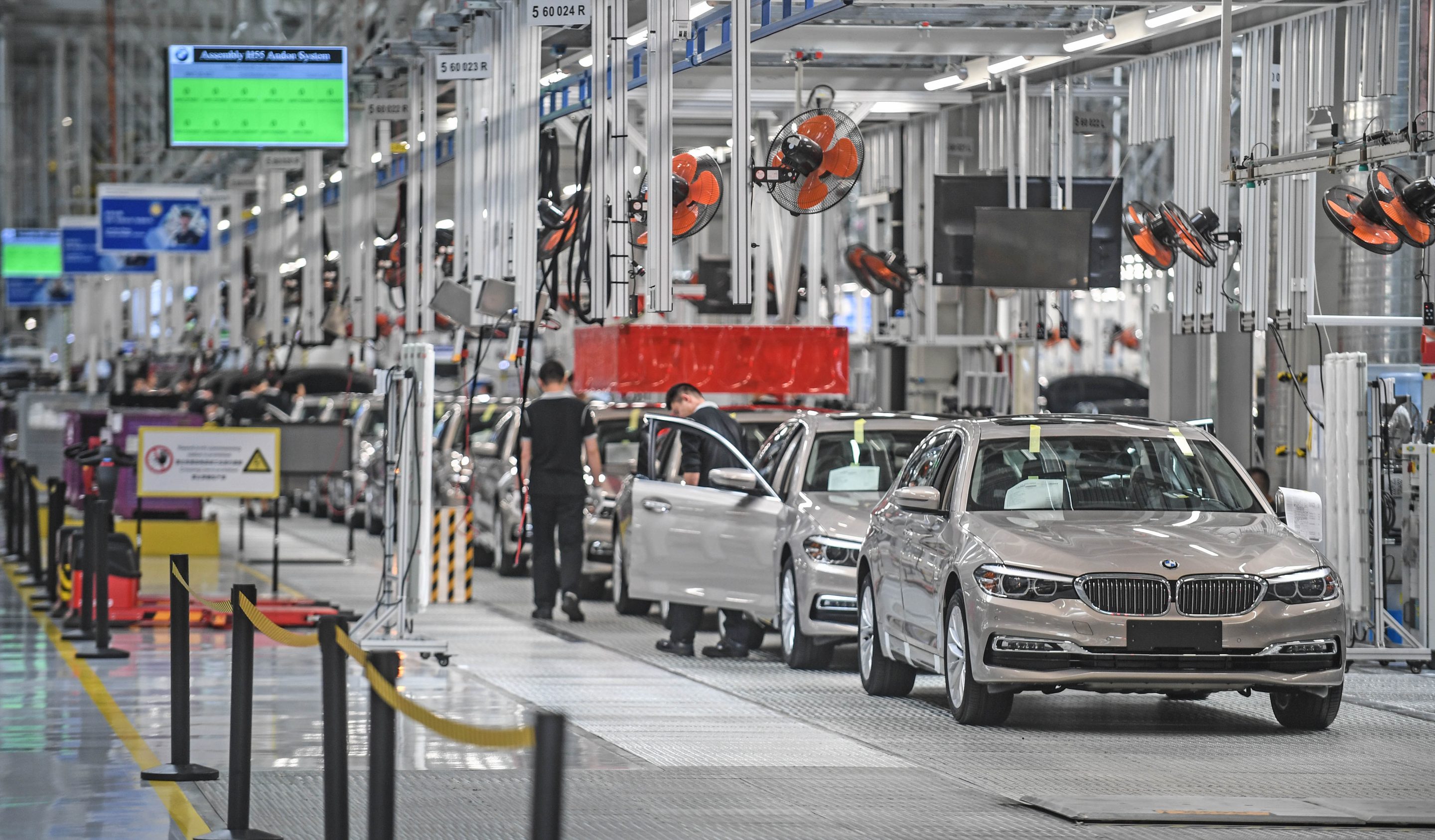 The production line at a BMW factory in Shenyang, China. BMW is one of a growing number of manufacturers that have set highly ambitious supply chain decarbonization targets, writes BCG CEO Rich Lesser.