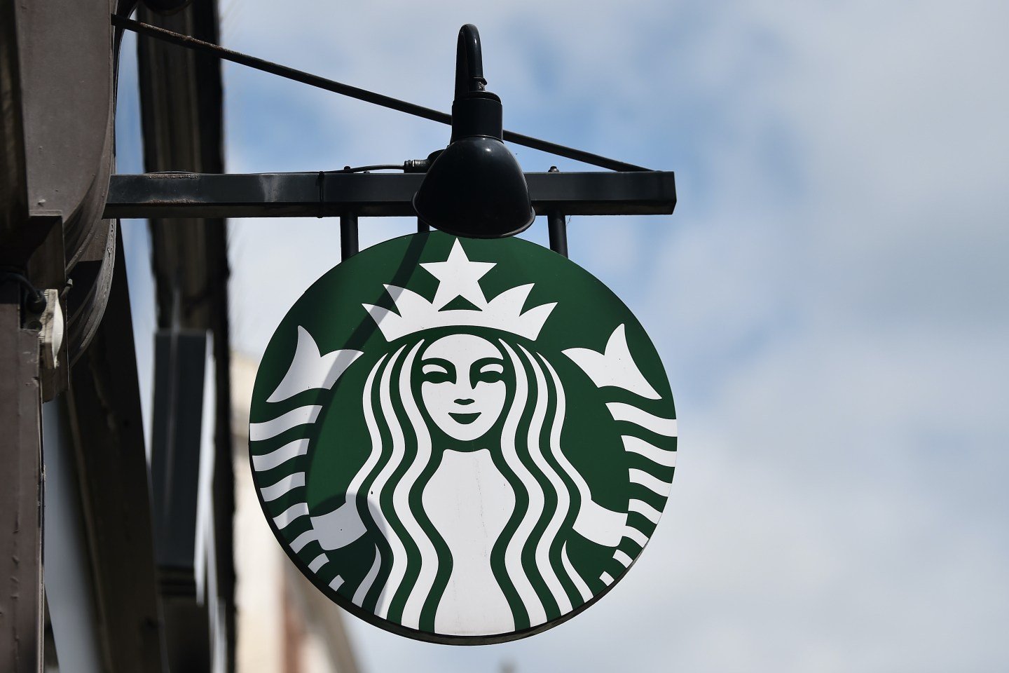 Starbucks files application that would let stadiums, entertainment venues use its name
